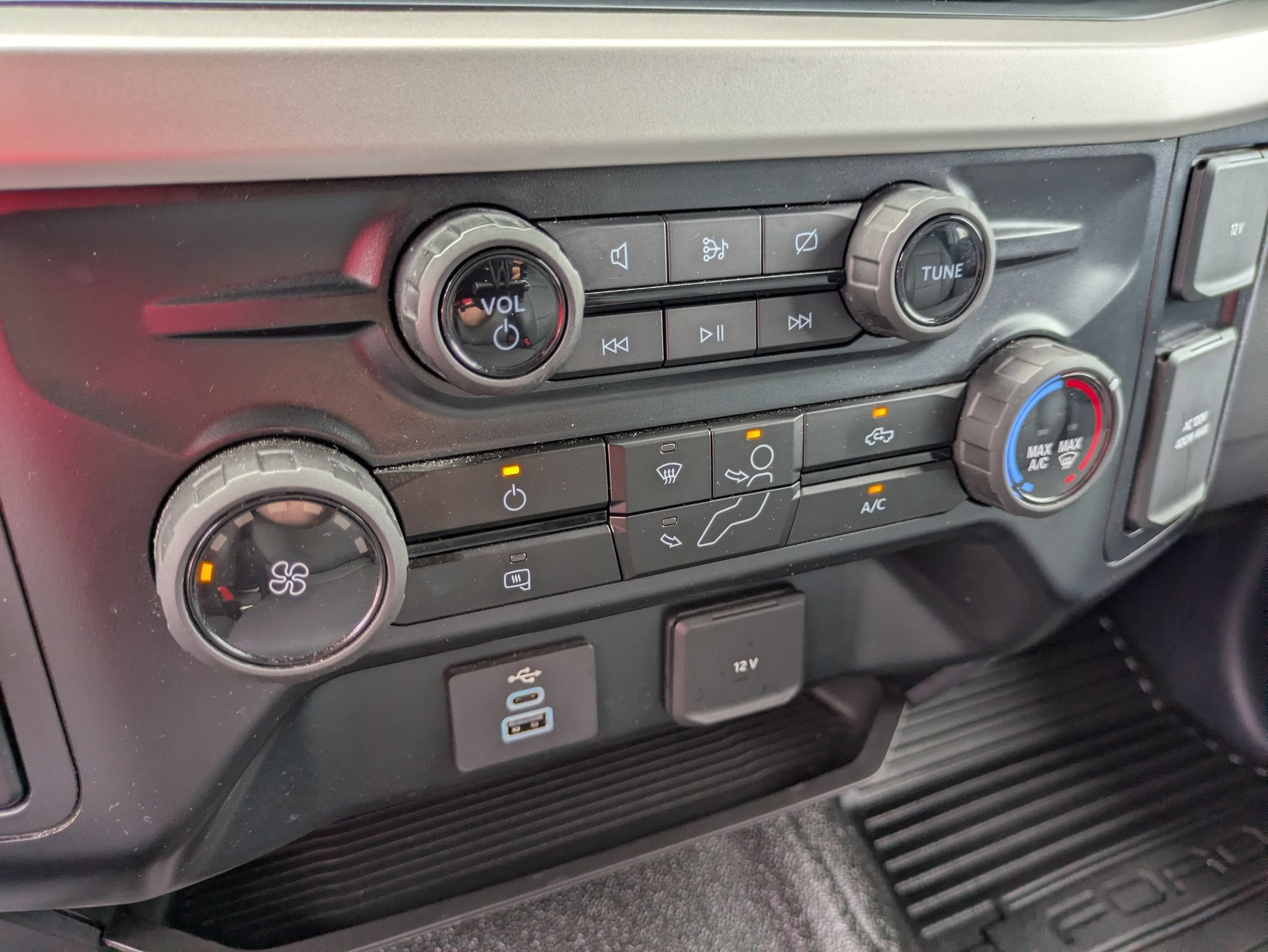 2024 Ford Super Duty F-550 DRW XL