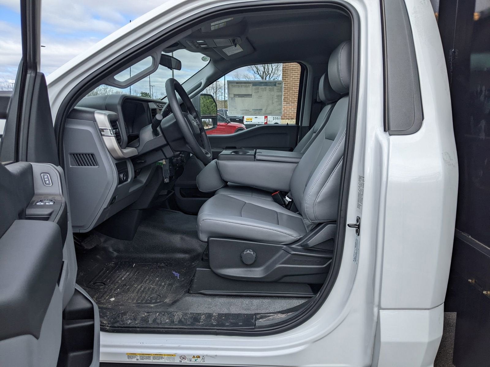 2024 Ford Super Duty F-550 DRW XL