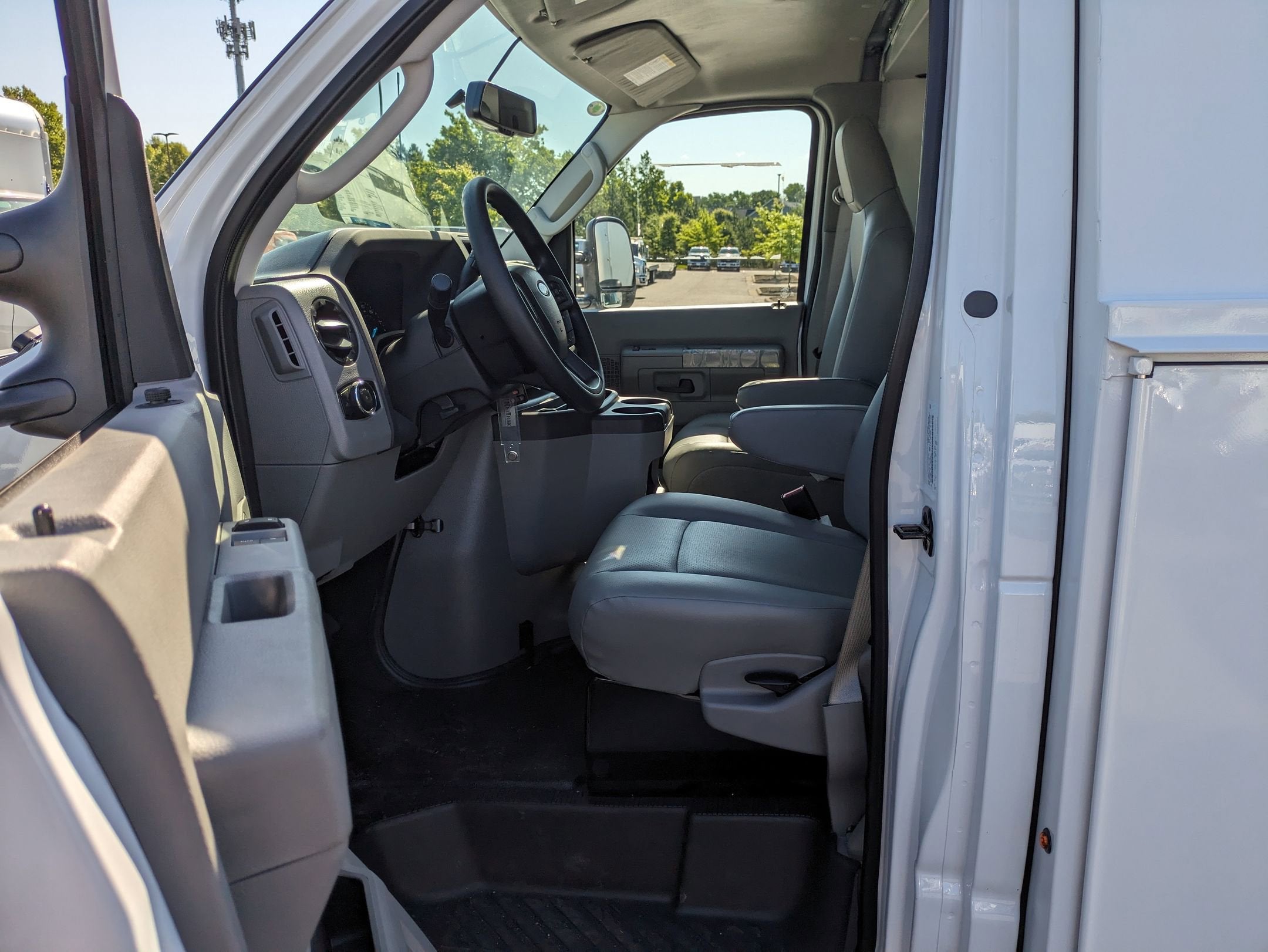 2026 Ford E-Series Cutaway E-350 SRW 138" WB