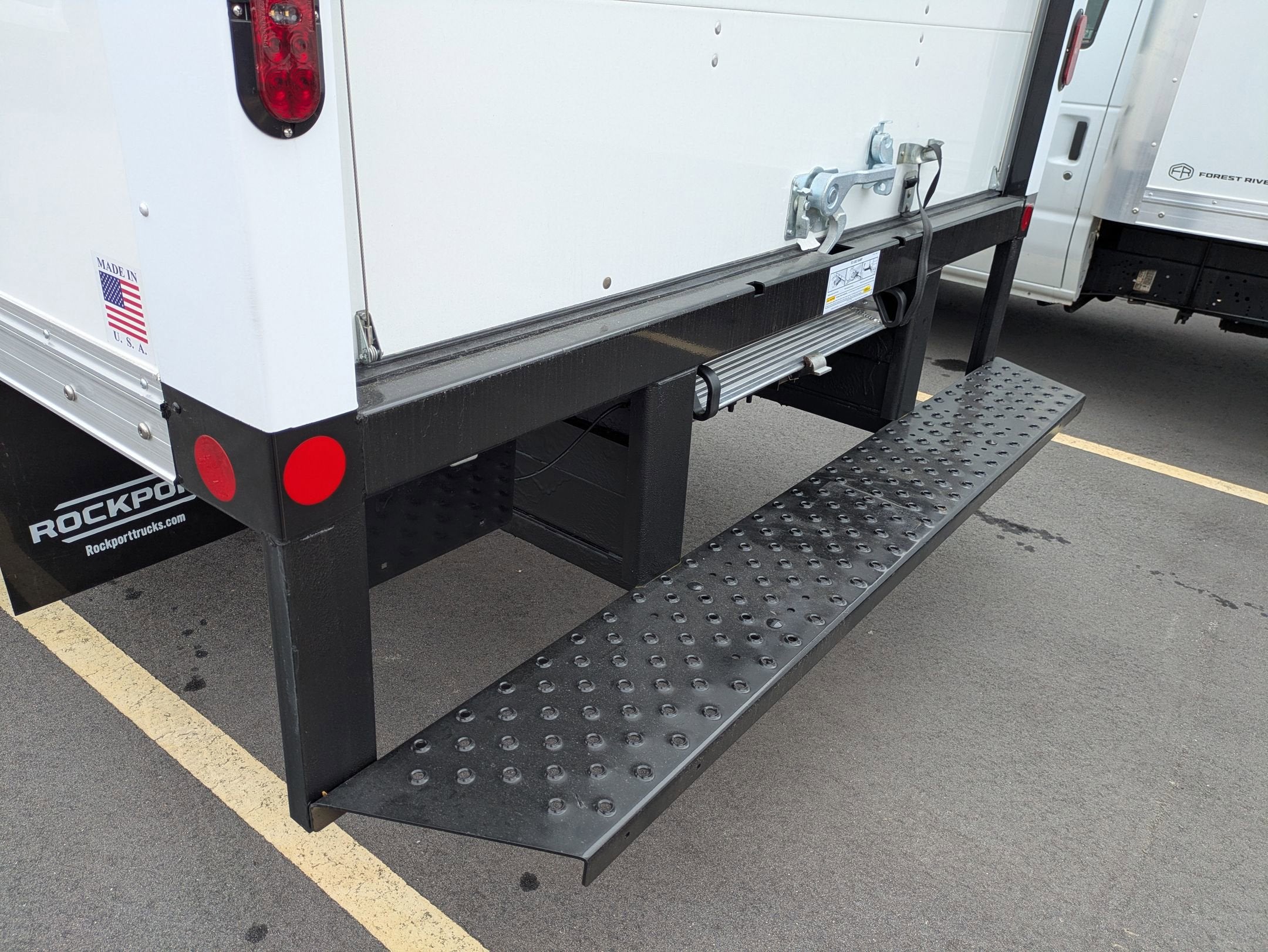 2026 Ford E-Series Cutaway E-350 DRW 158" WB