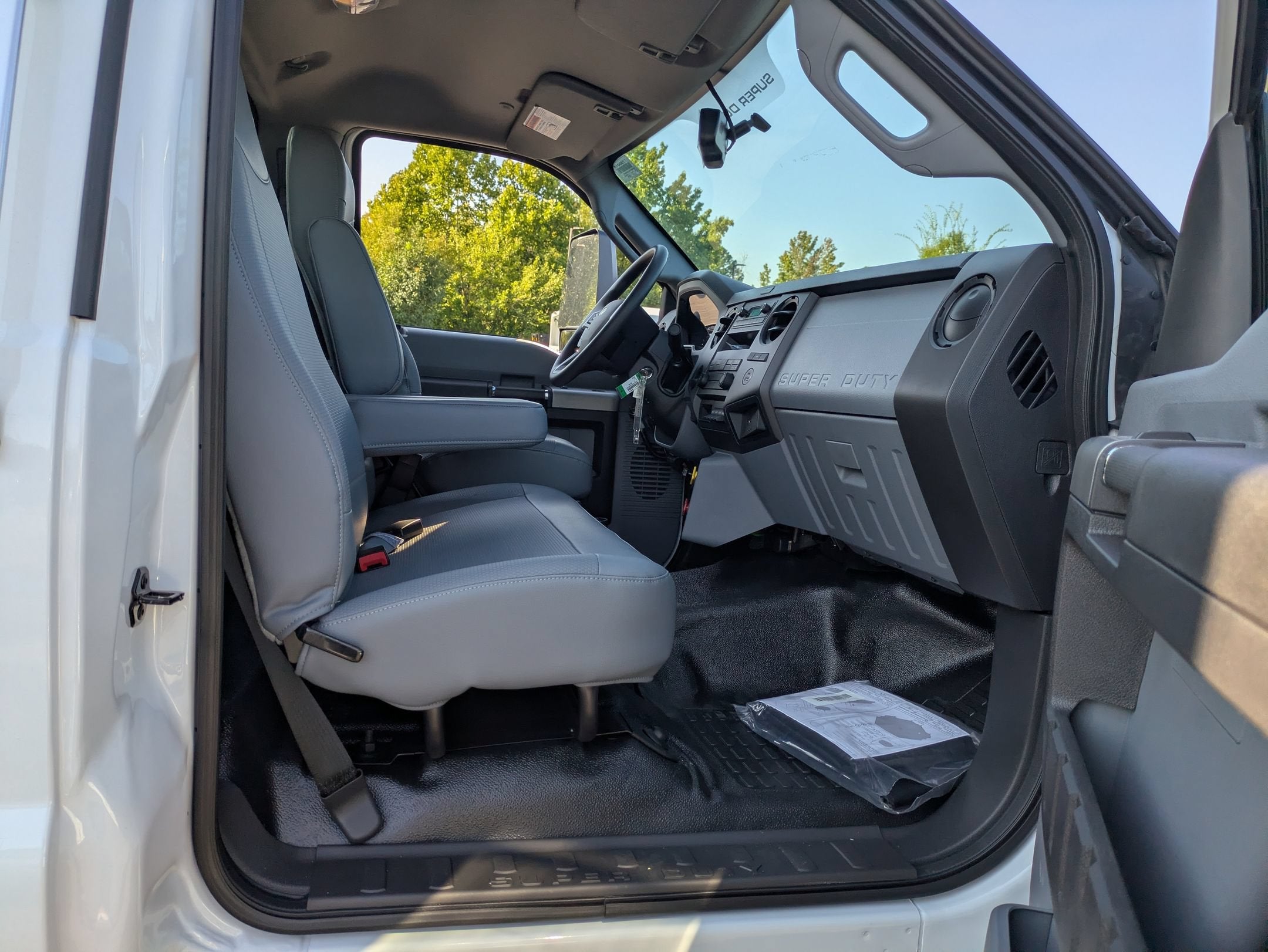 2027 Ford F-750SD Base