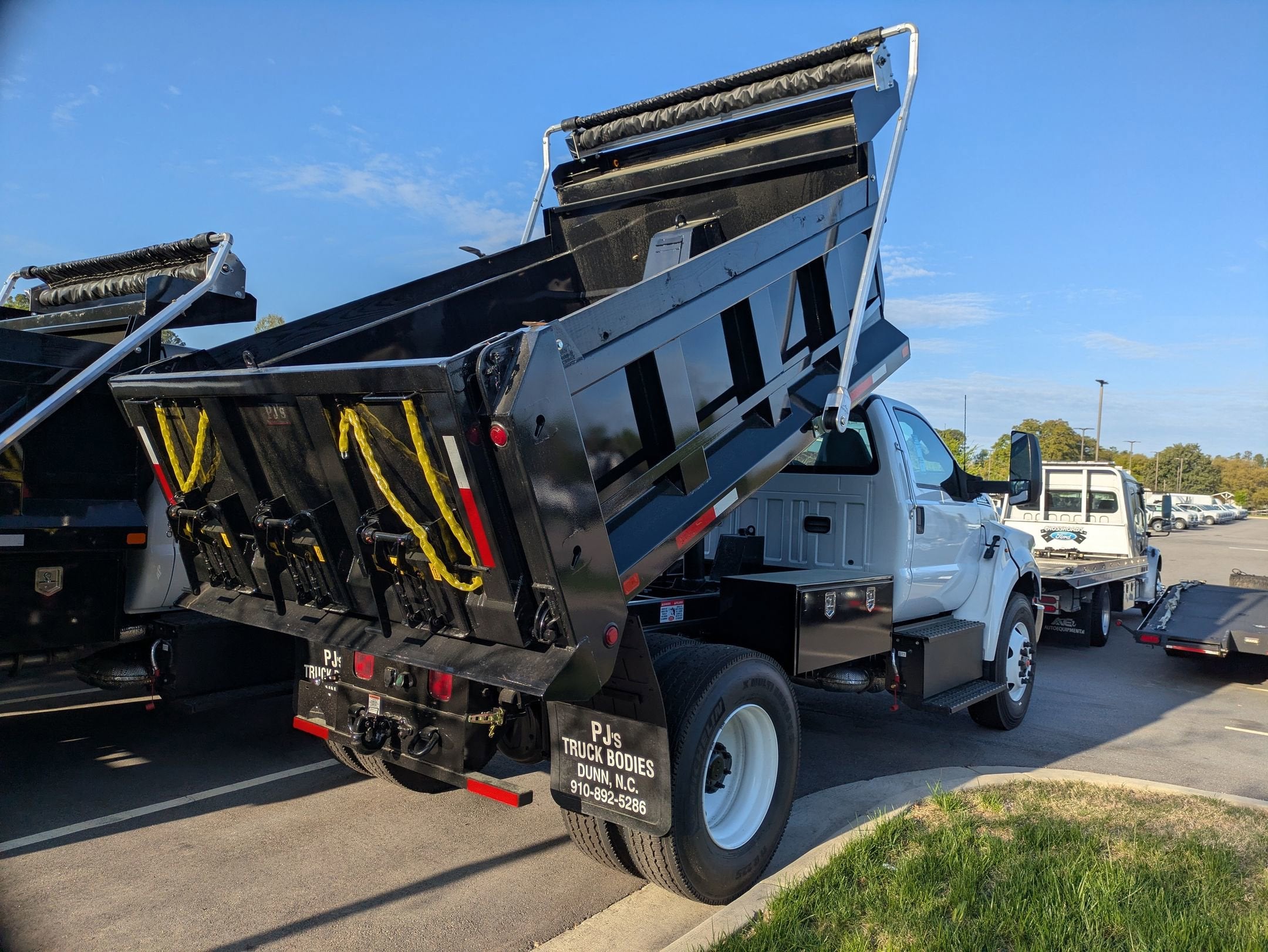 2027 Ford F-750SD Base