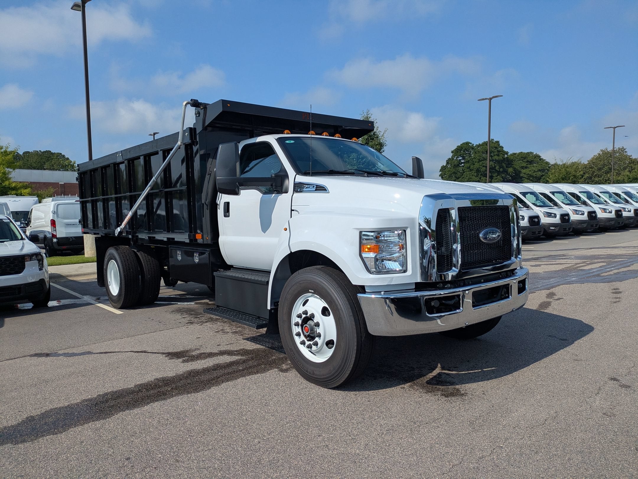 2027 Ford F-750SD Base