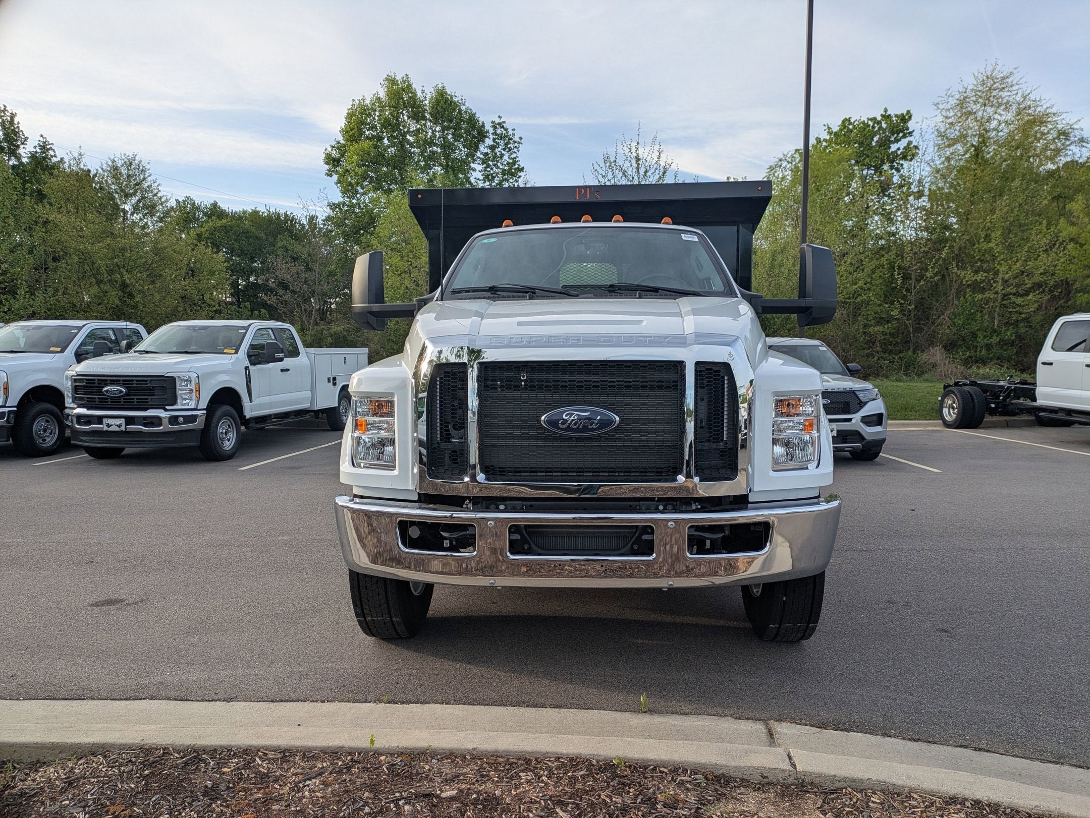 2027 Ford F-750SD Base