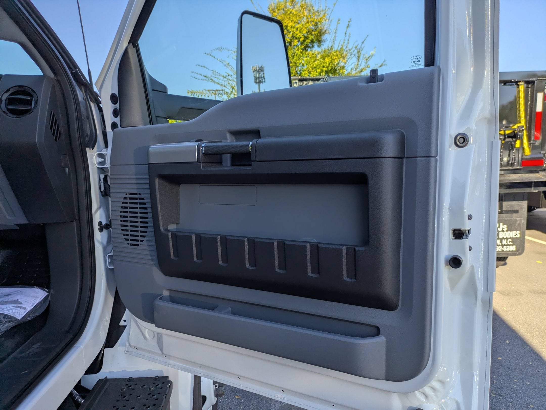 2027 Ford F-750SD Base