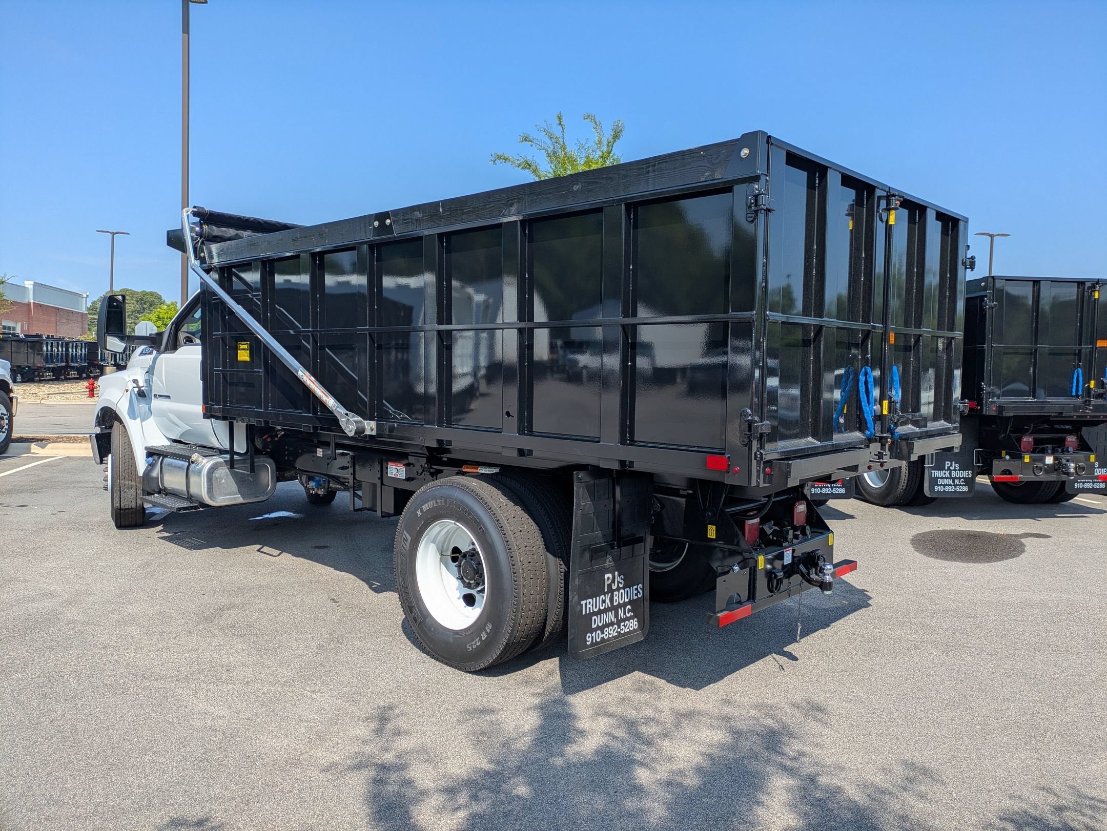 2027 Ford F-750SD Base