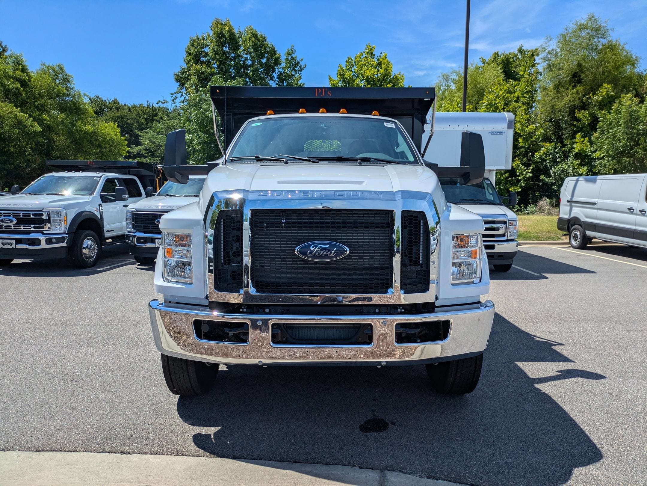 2027 Ford F-750SD Base