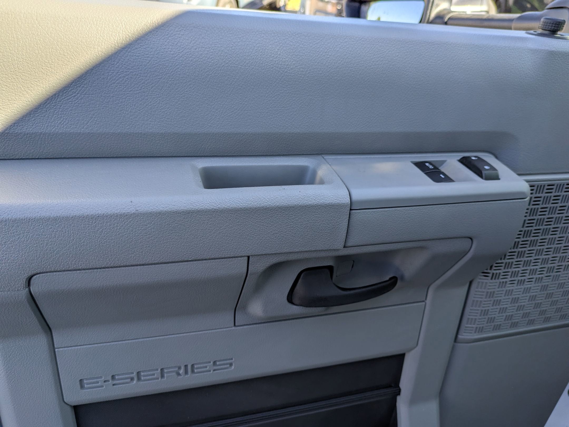 2027 Ford E-Series Cutaway Base