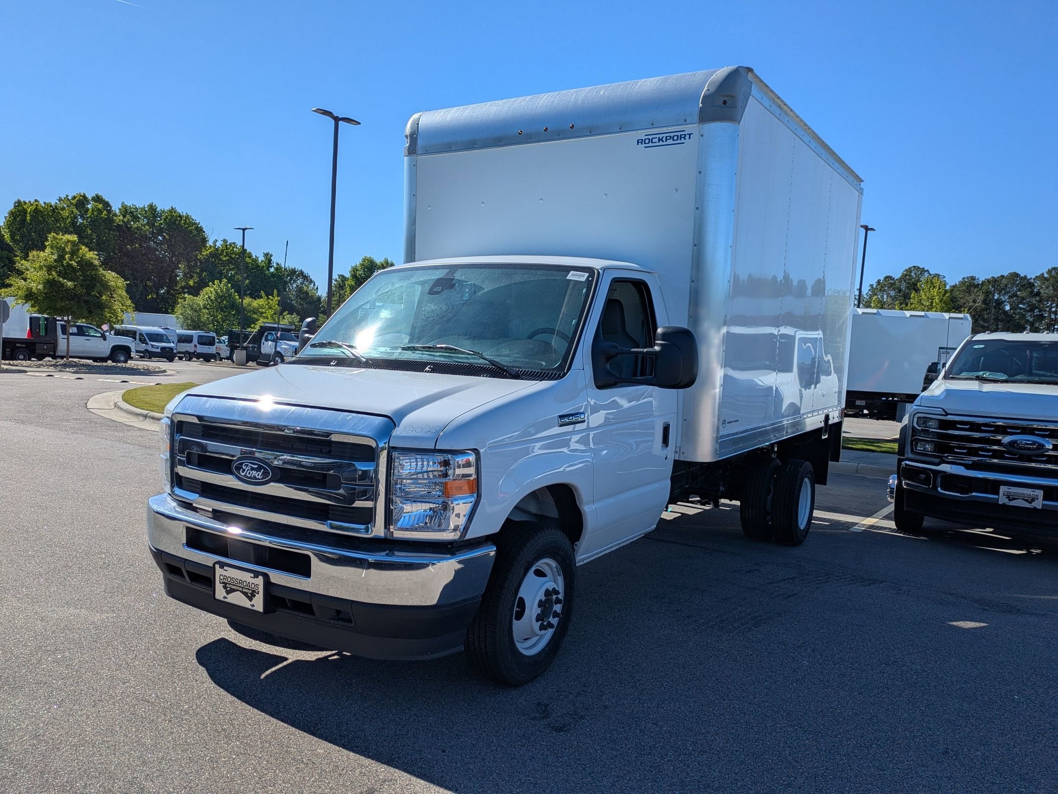 2027 Ford E-Series Cutaway Base