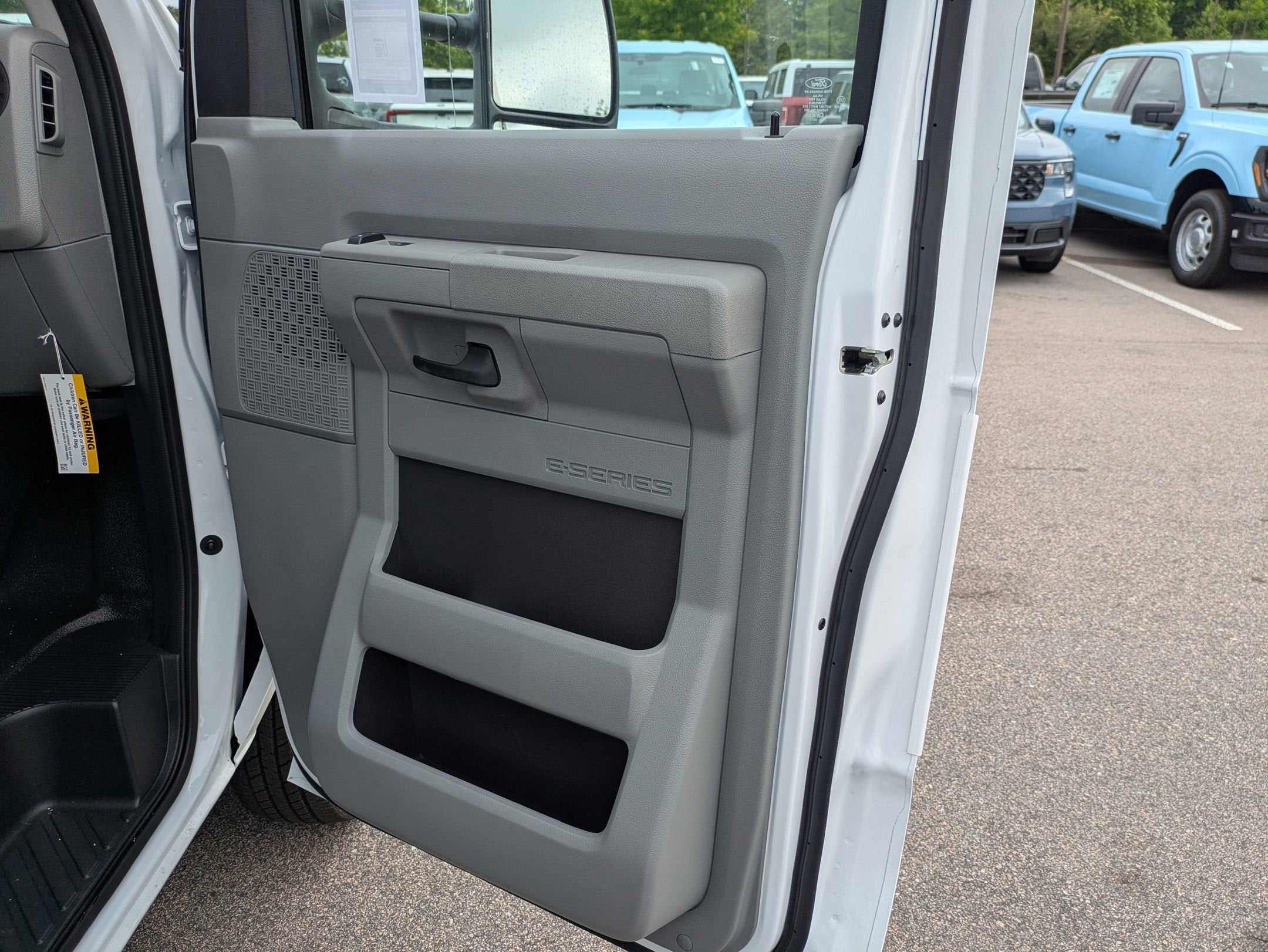 2027 Ford E-Series Cutaway Base
