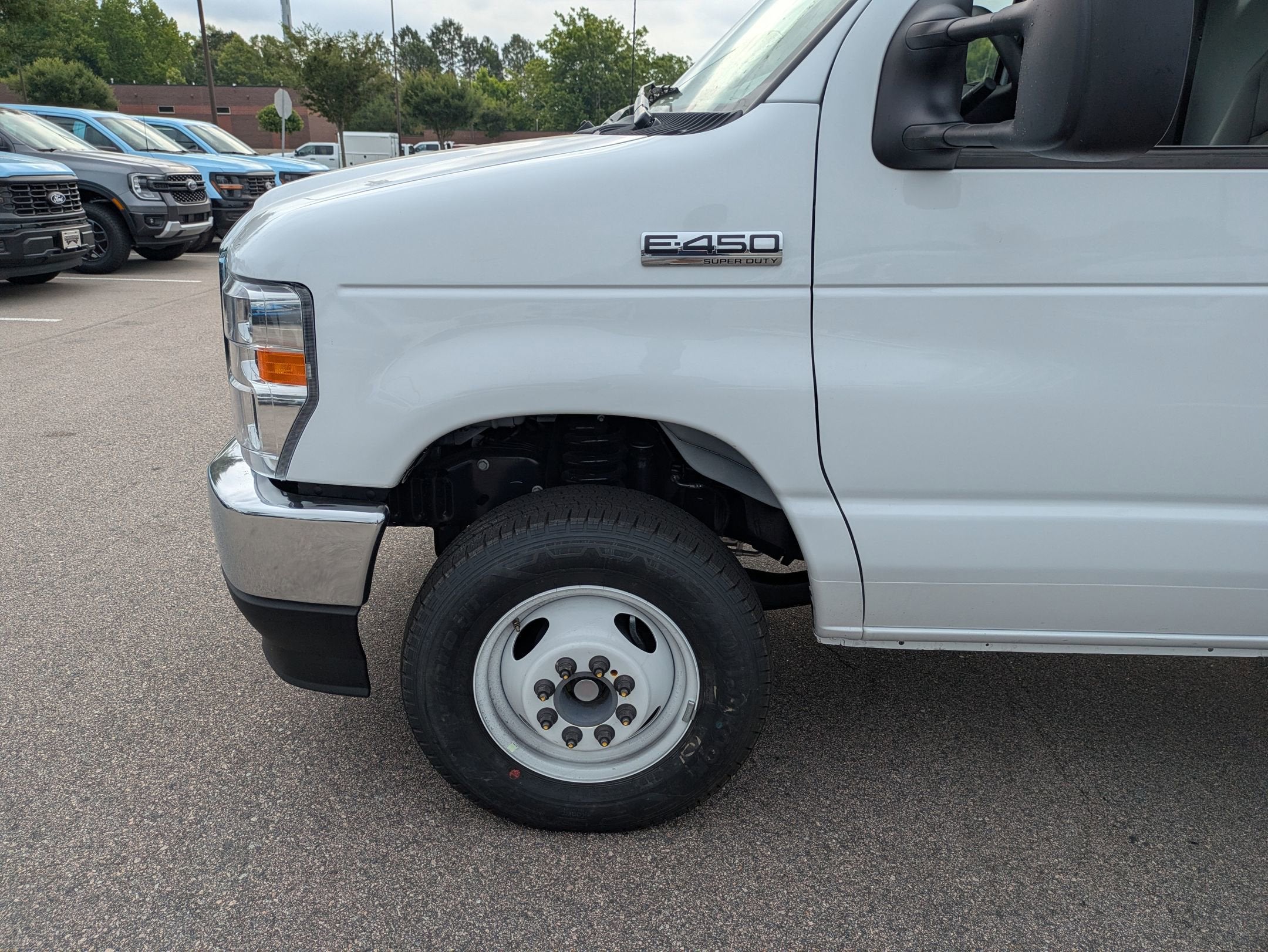2027 Ford E-Series Cutaway Base