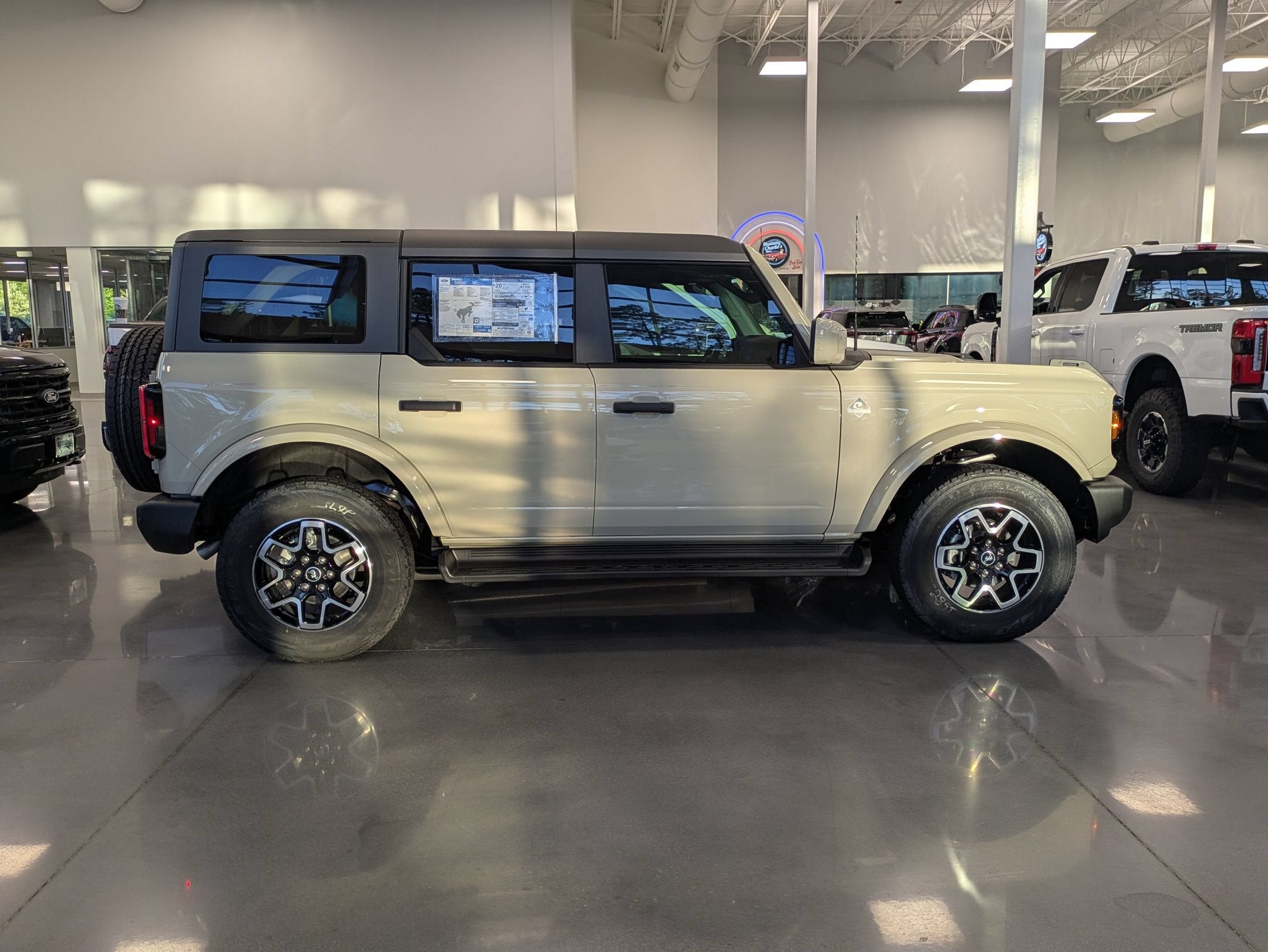 2026 Ford Bronco Outer Banks