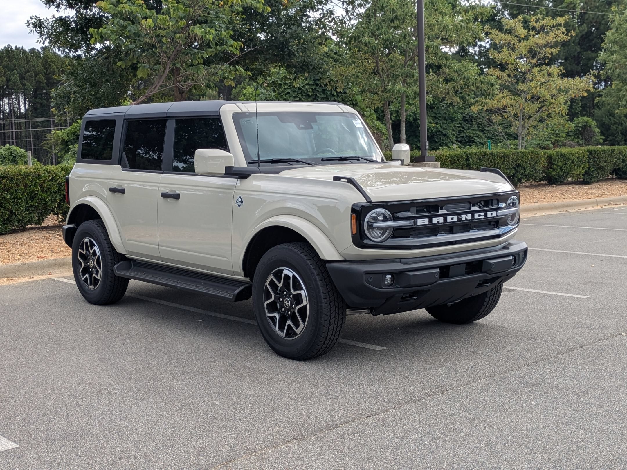 2026 Ford Bronco Outer Banks - Crossroads Courtesy Demo