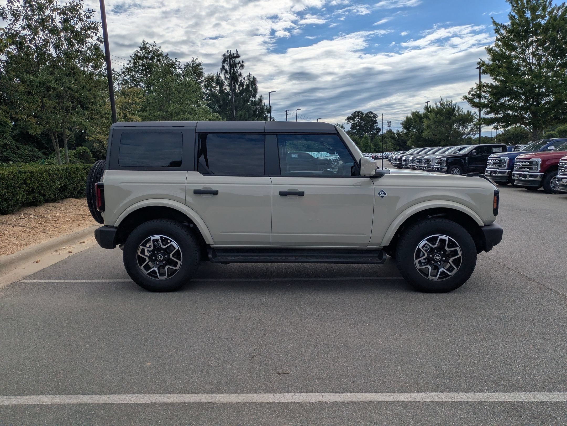 2026 Ford Bronco Outer Banks - Crossroads Courtesy Demo