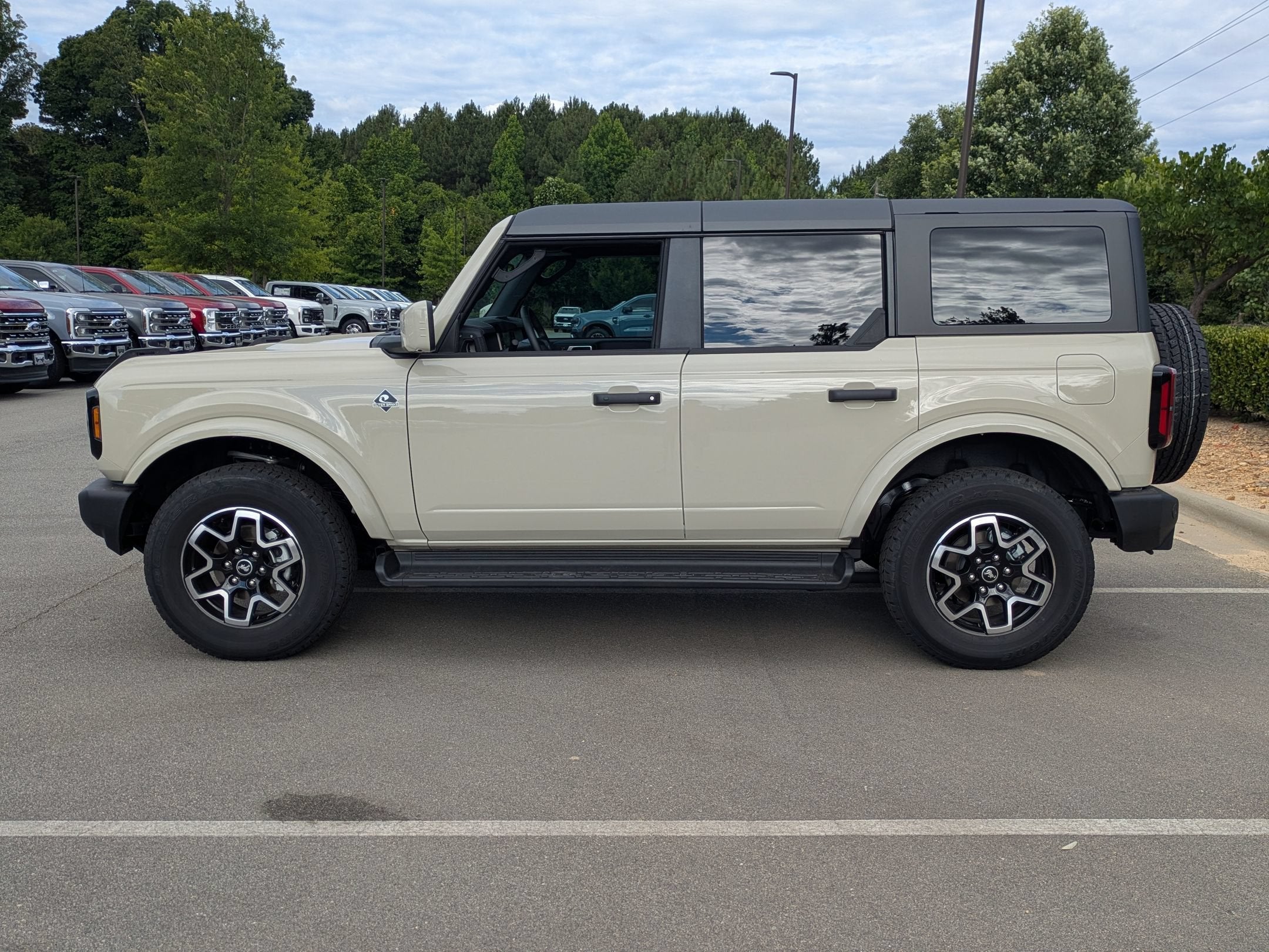 2026 Ford Bronco Outer Banks - Crossroads Courtesy Demo