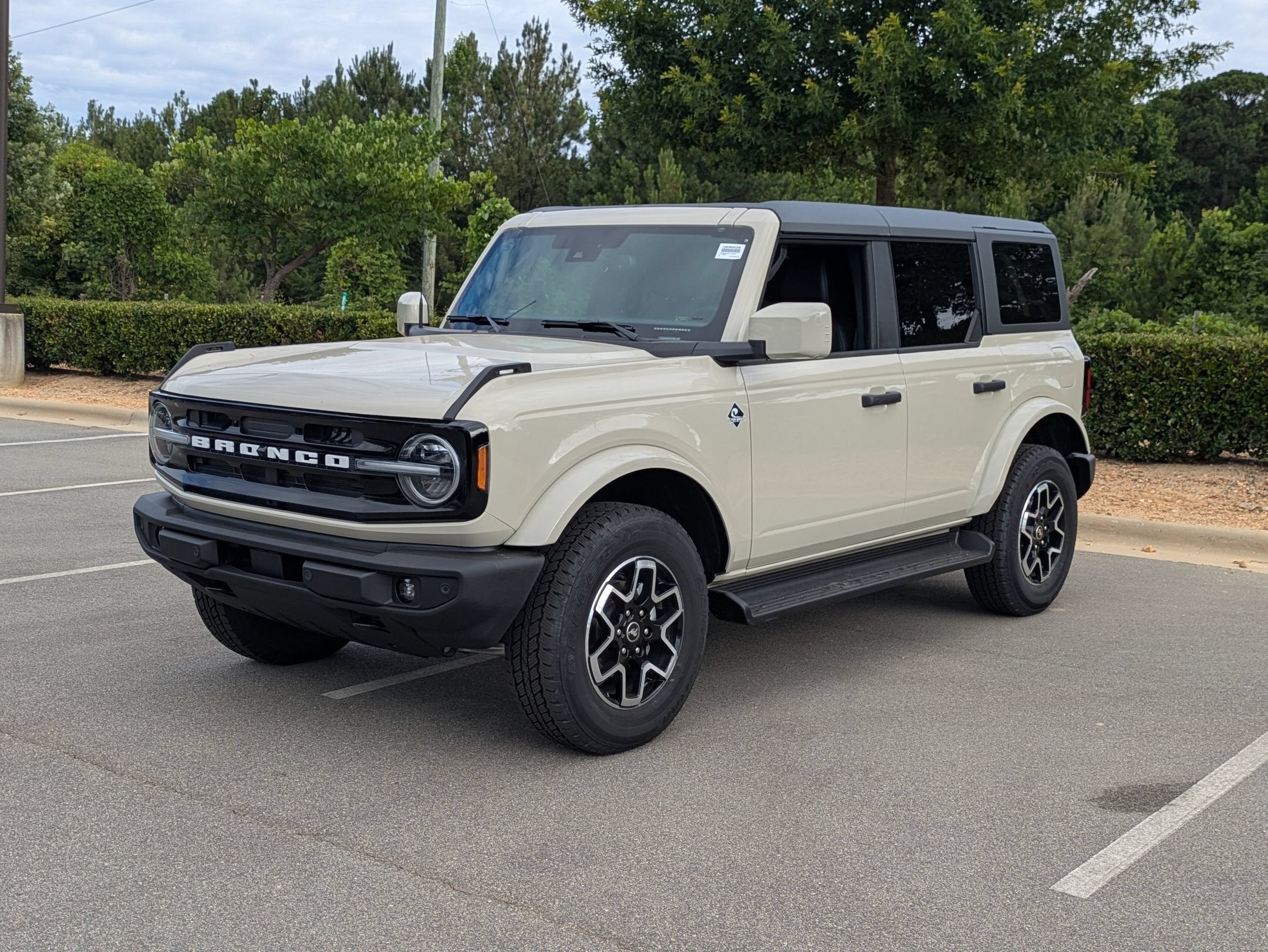 2026 Ford Bronco Outer Banks - Crossroads Courtesy Demo