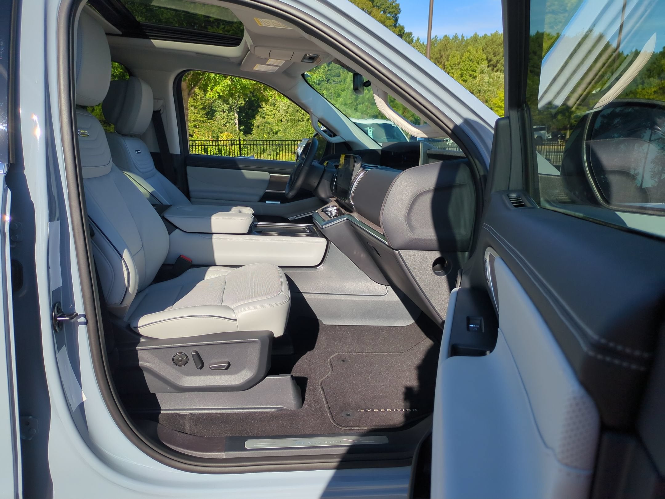 2026 Ford Expedition Max Platinum - Crossroads Courtesy Demo