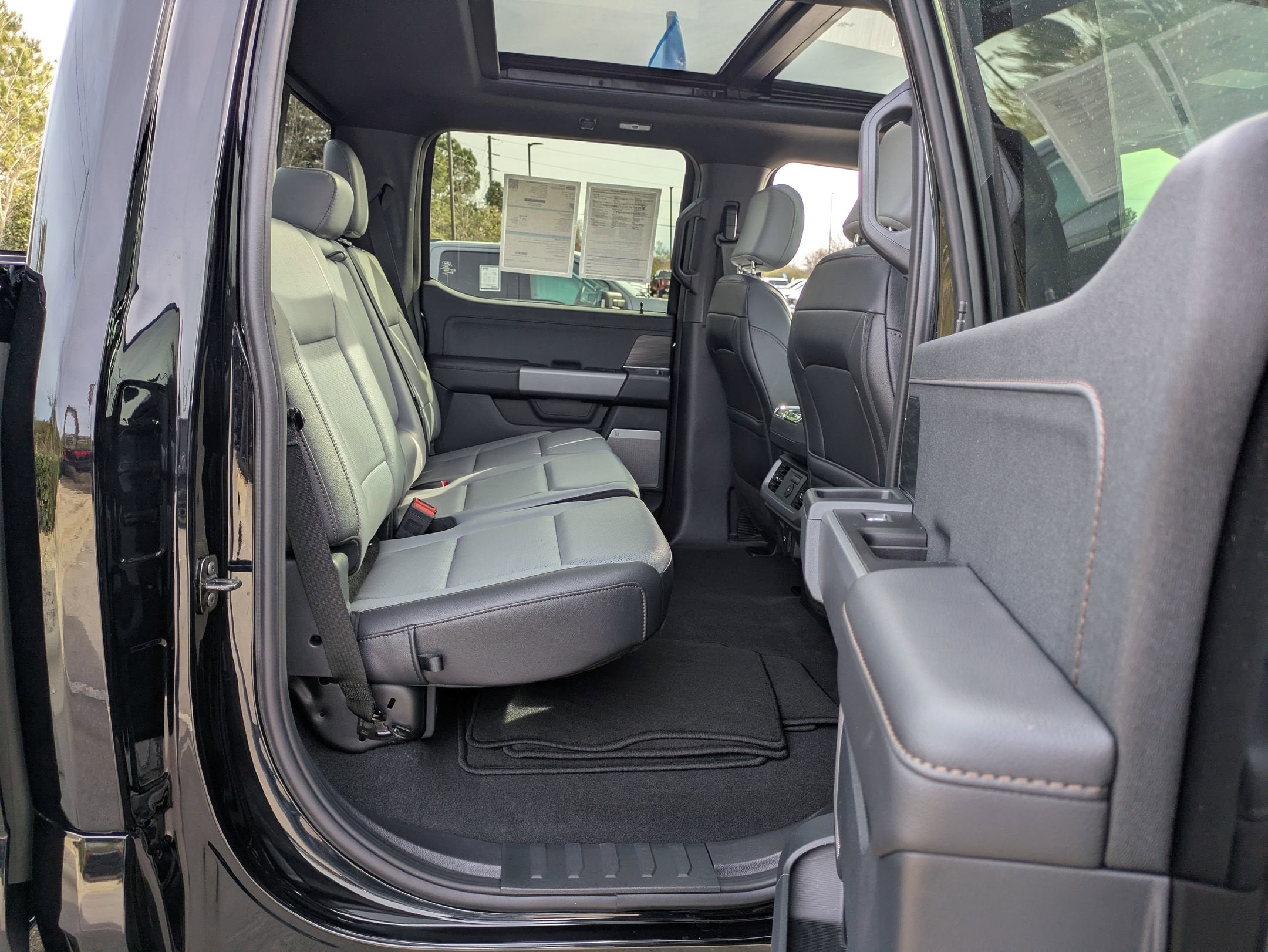 2025 Ford F-150 Lightning LARIAT