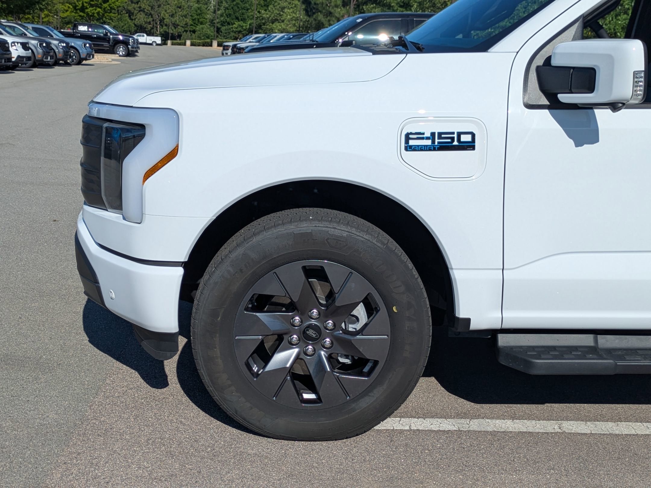 2025 Ford F-150 Lightning LARIAT