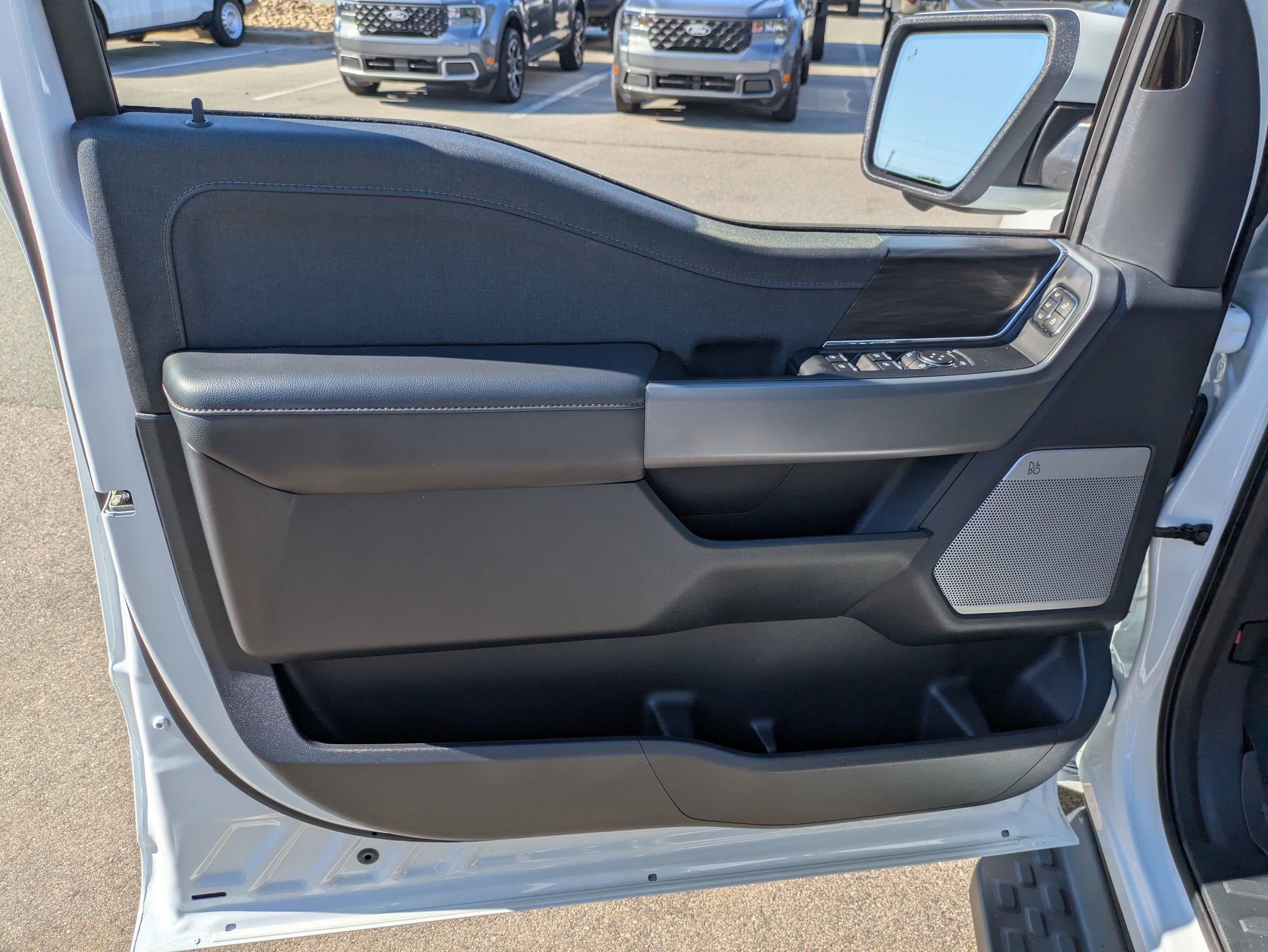 2025 Ford F-150 Lightning LARIAT