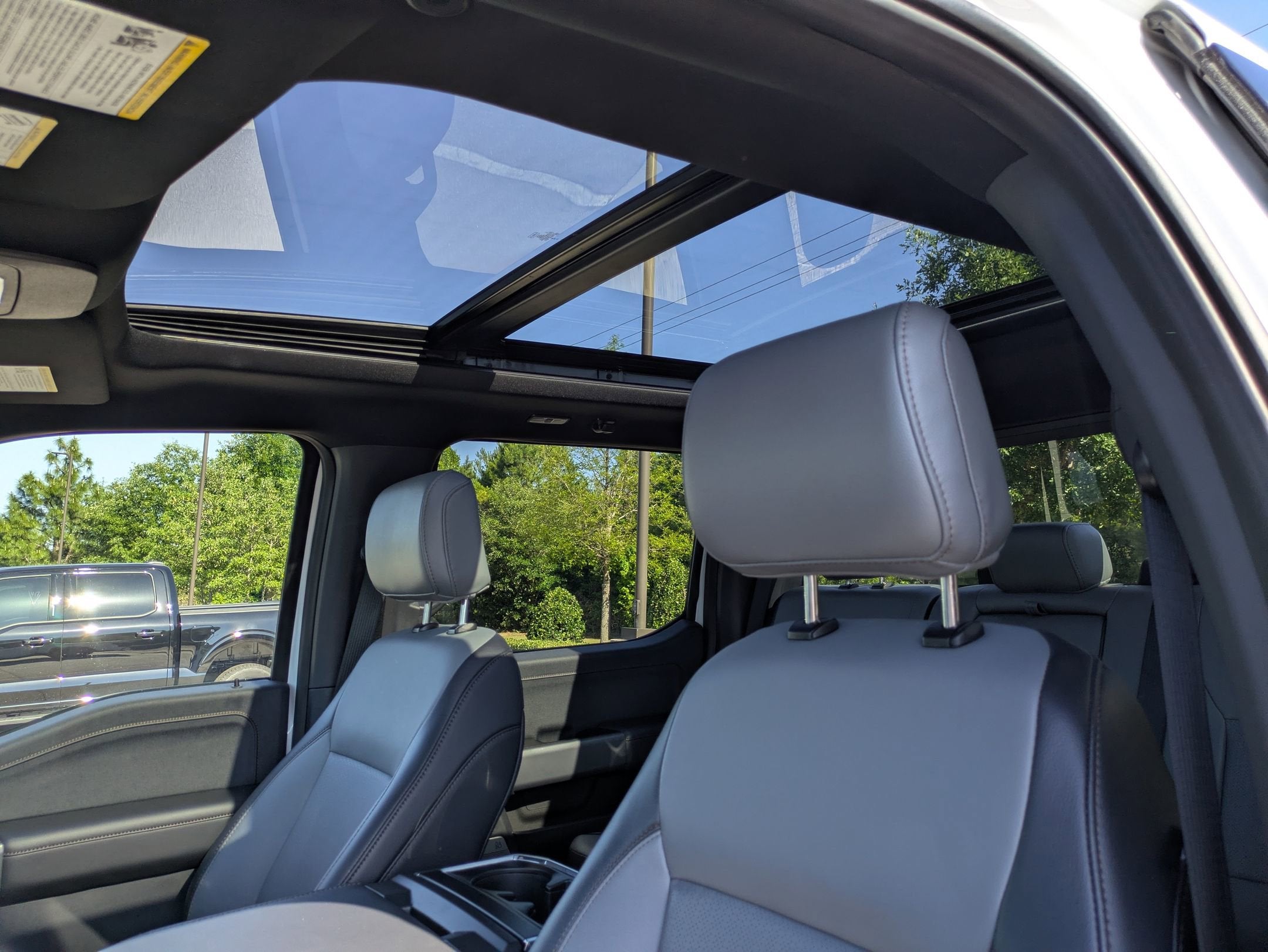 2025 Ford F-150 Lightning LARIAT