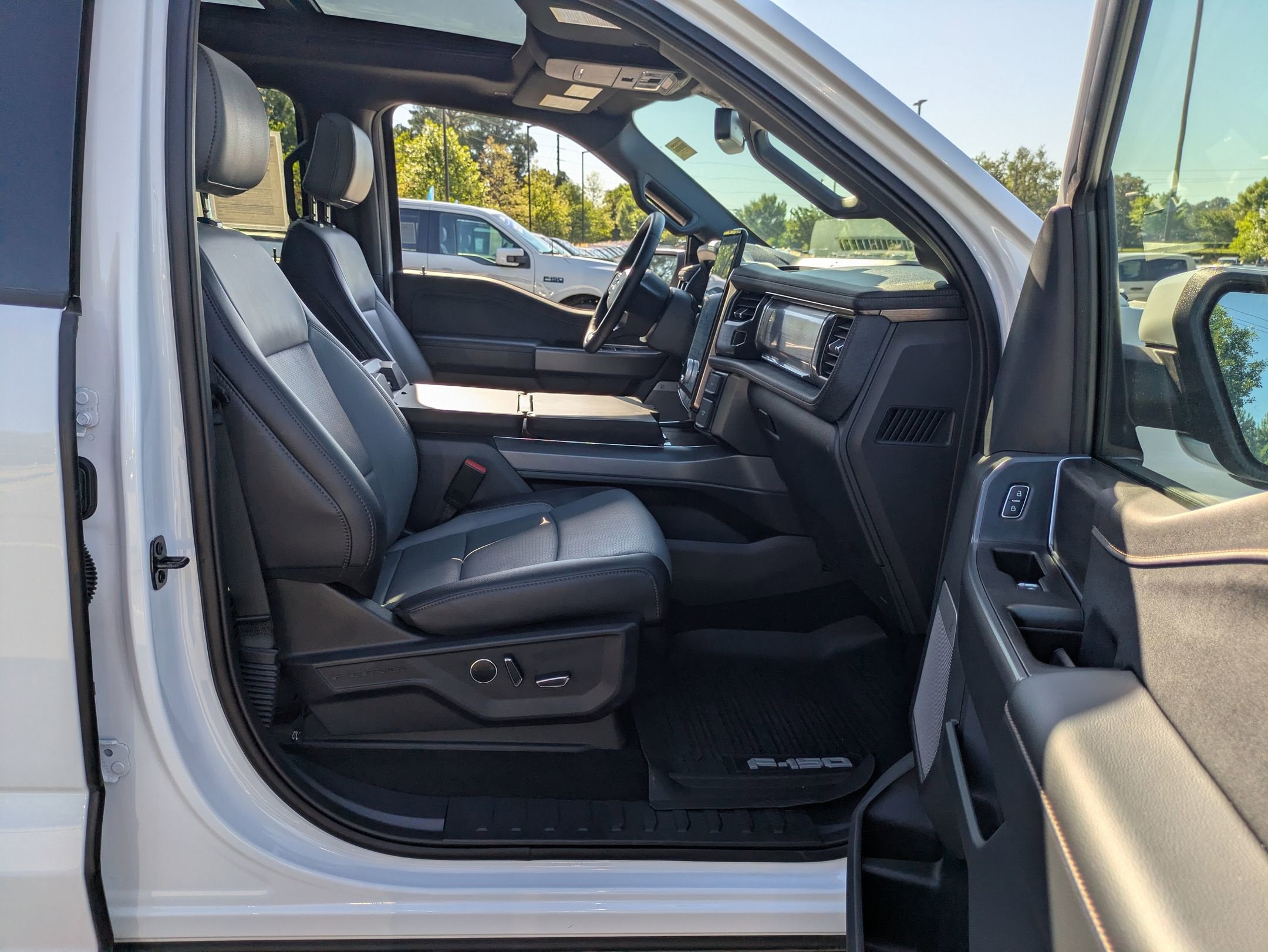 2025 Ford F-150 Lightning LARIAT