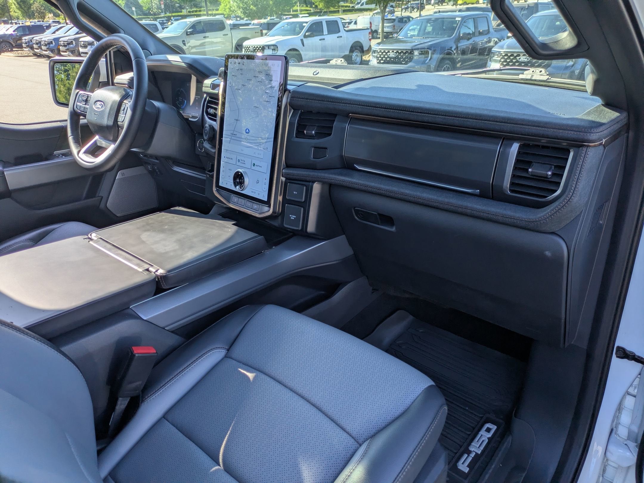 2025 Ford F-150 Lightning LARIAT