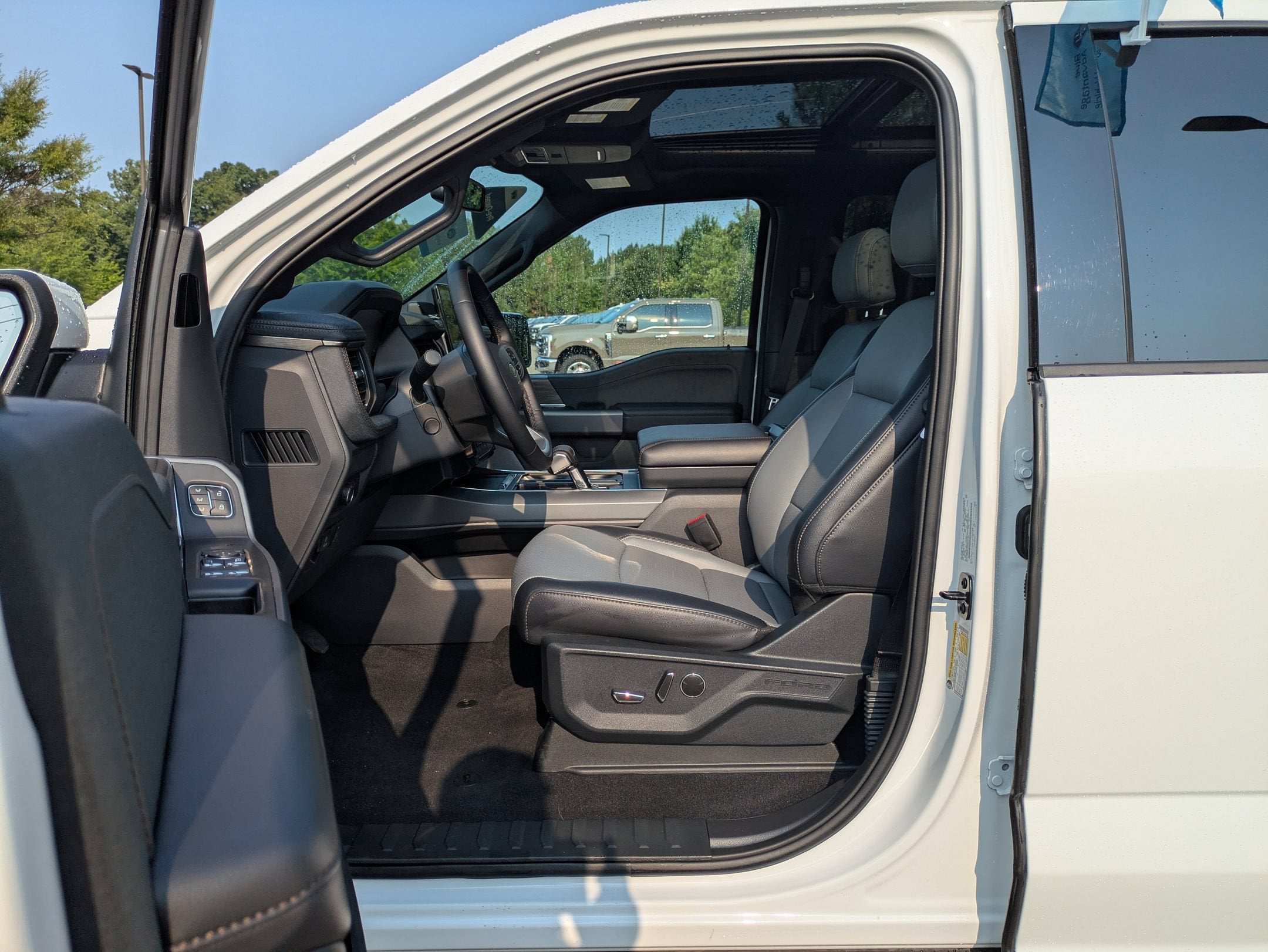 2025 Ford F-150 Lightning LARIAT