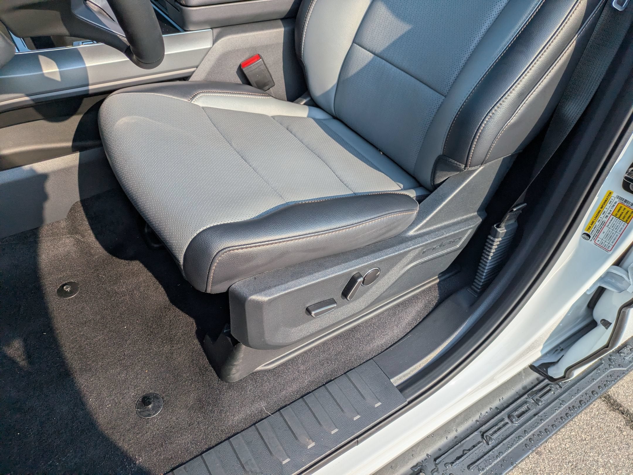 2025 Ford F-150 Lightning LARIAT