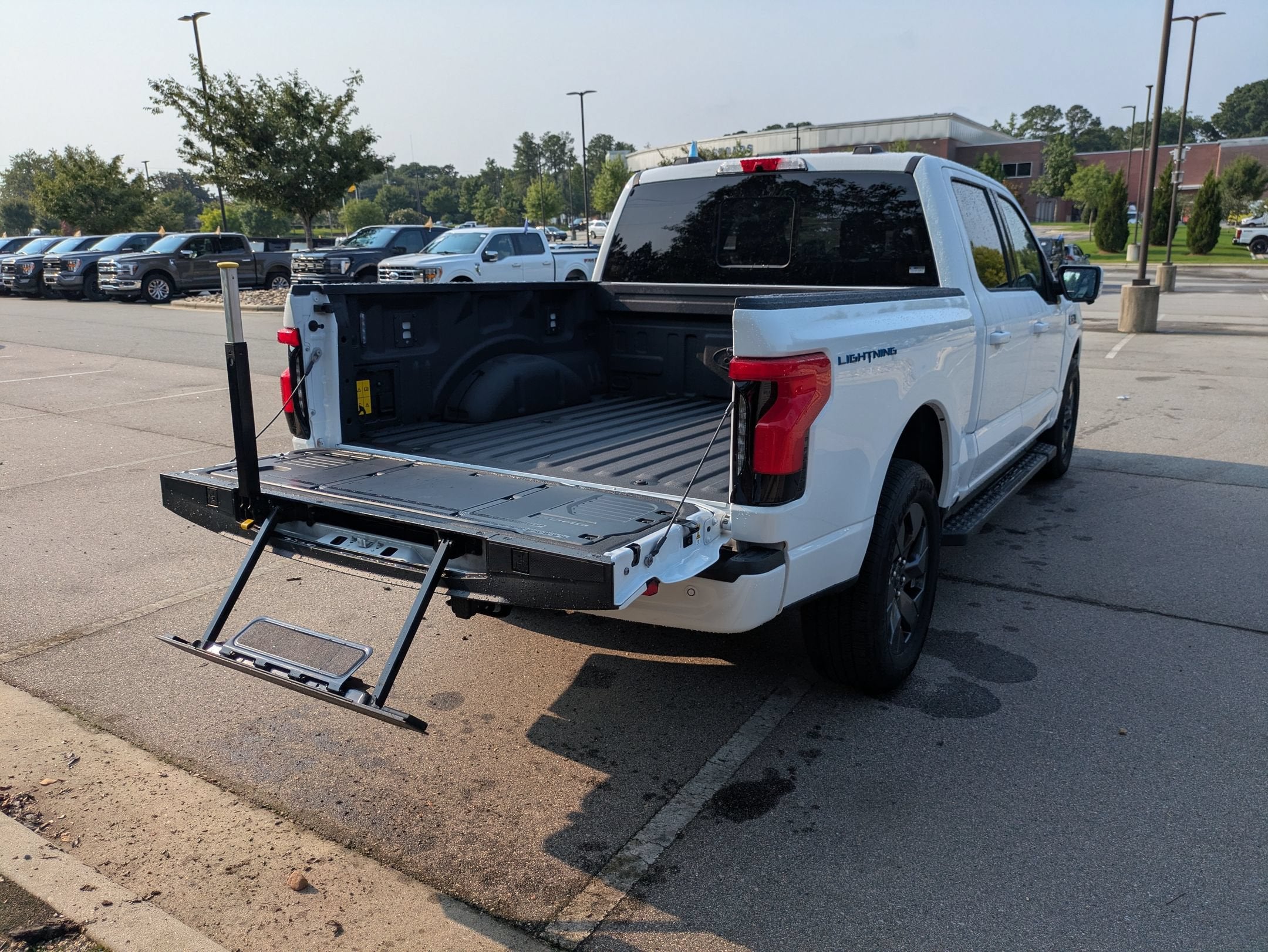 2025 Ford F-150 Lightning LARIAT