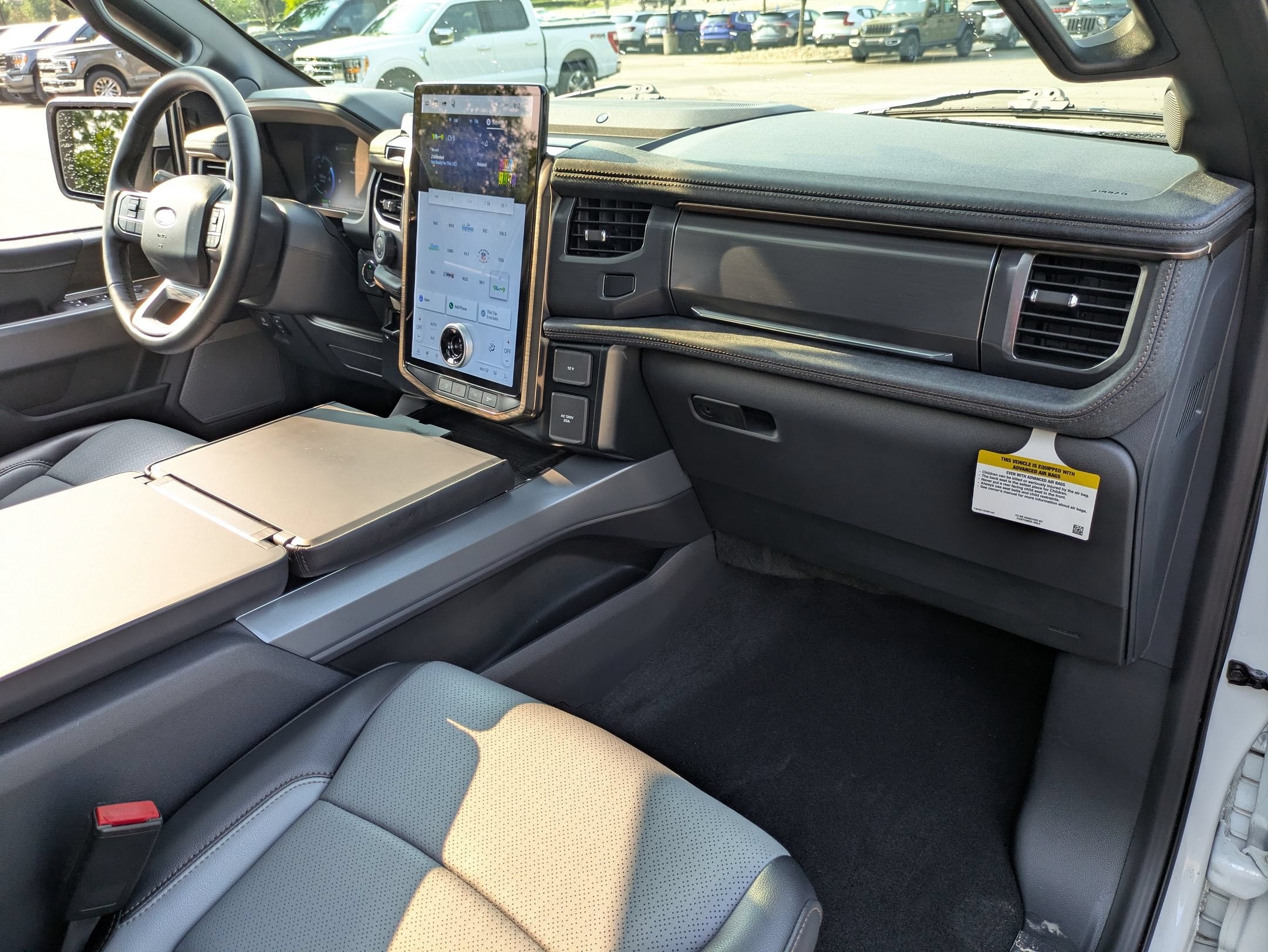 2025 Ford F-150 Lightning LARIAT