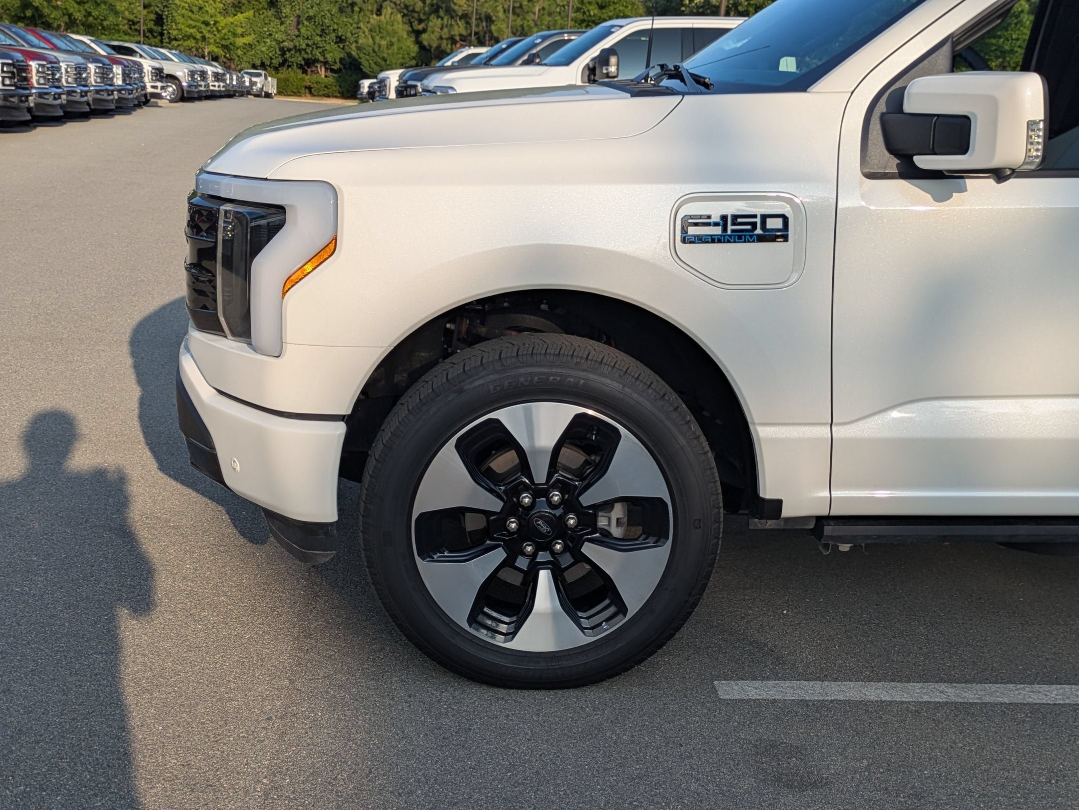 2025 Ford F-150 Lightning Platinum