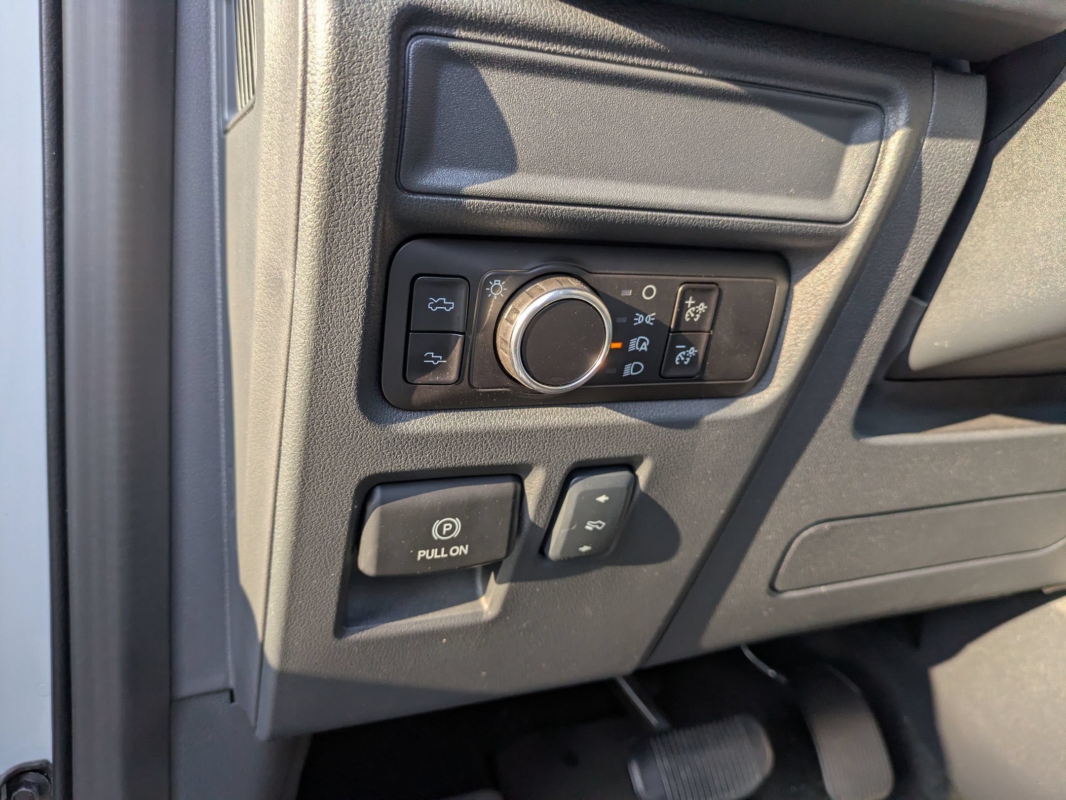 2025 Ford F-150 Lightning Platinum