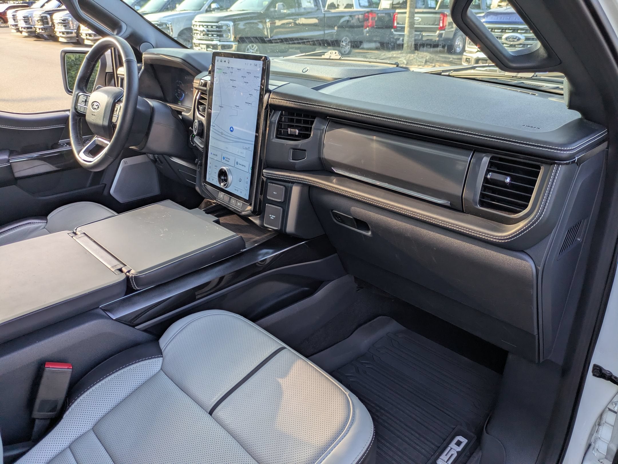 2025 Ford F-150 Lightning Platinum