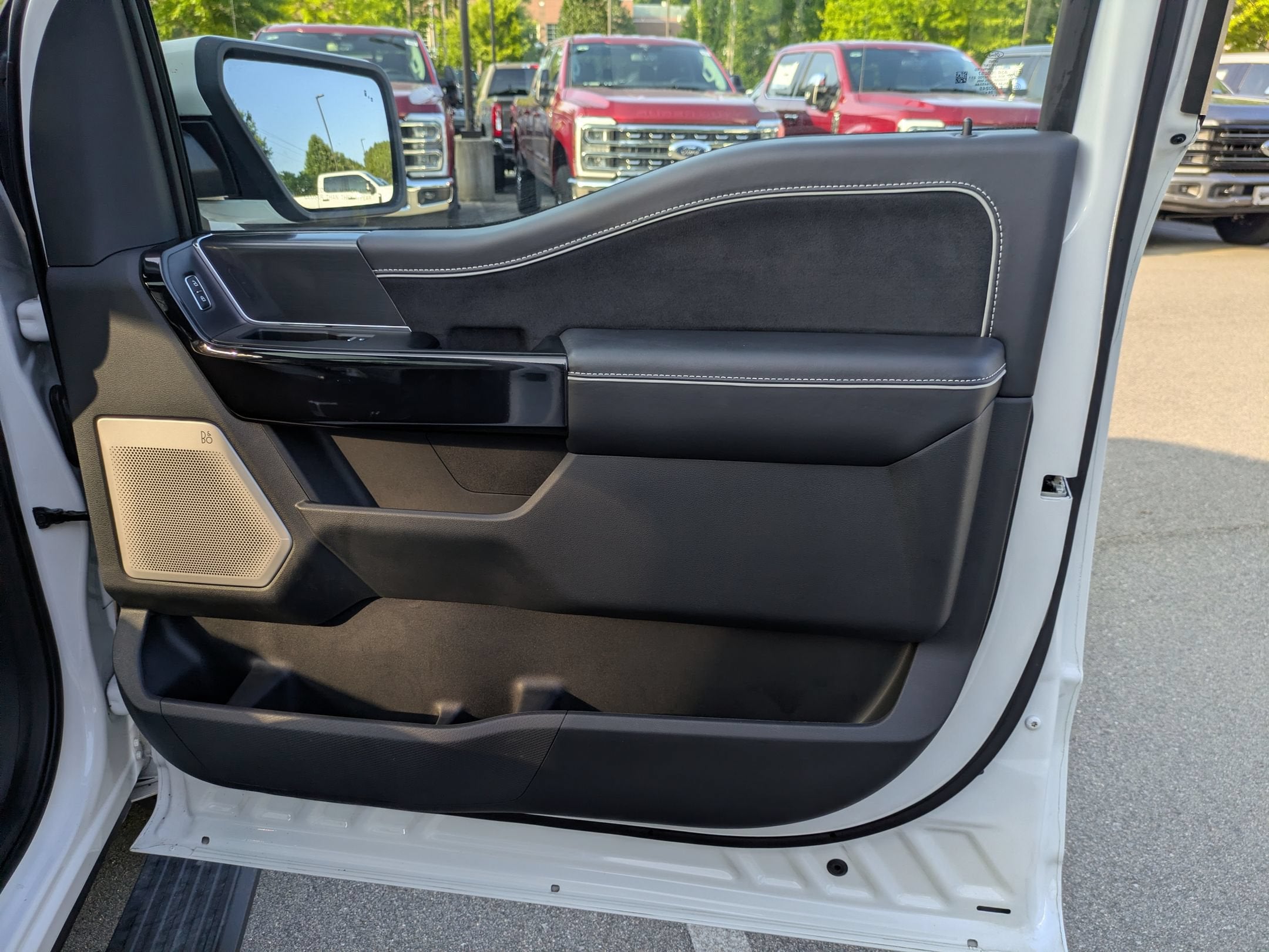 2025 Ford F-150 Lightning Platinum