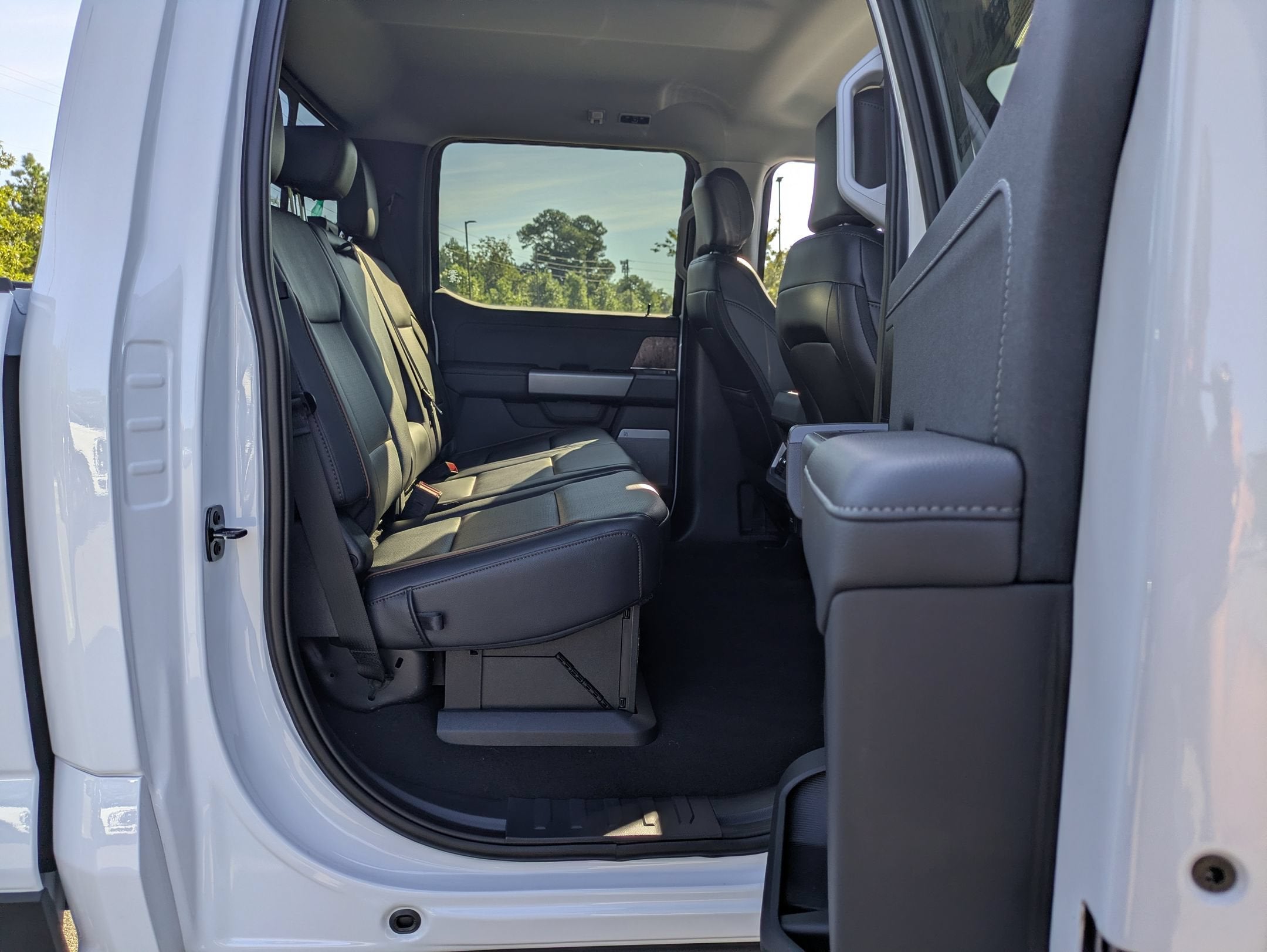 2027 Ford Super Duty F-250 SRW LARIAT