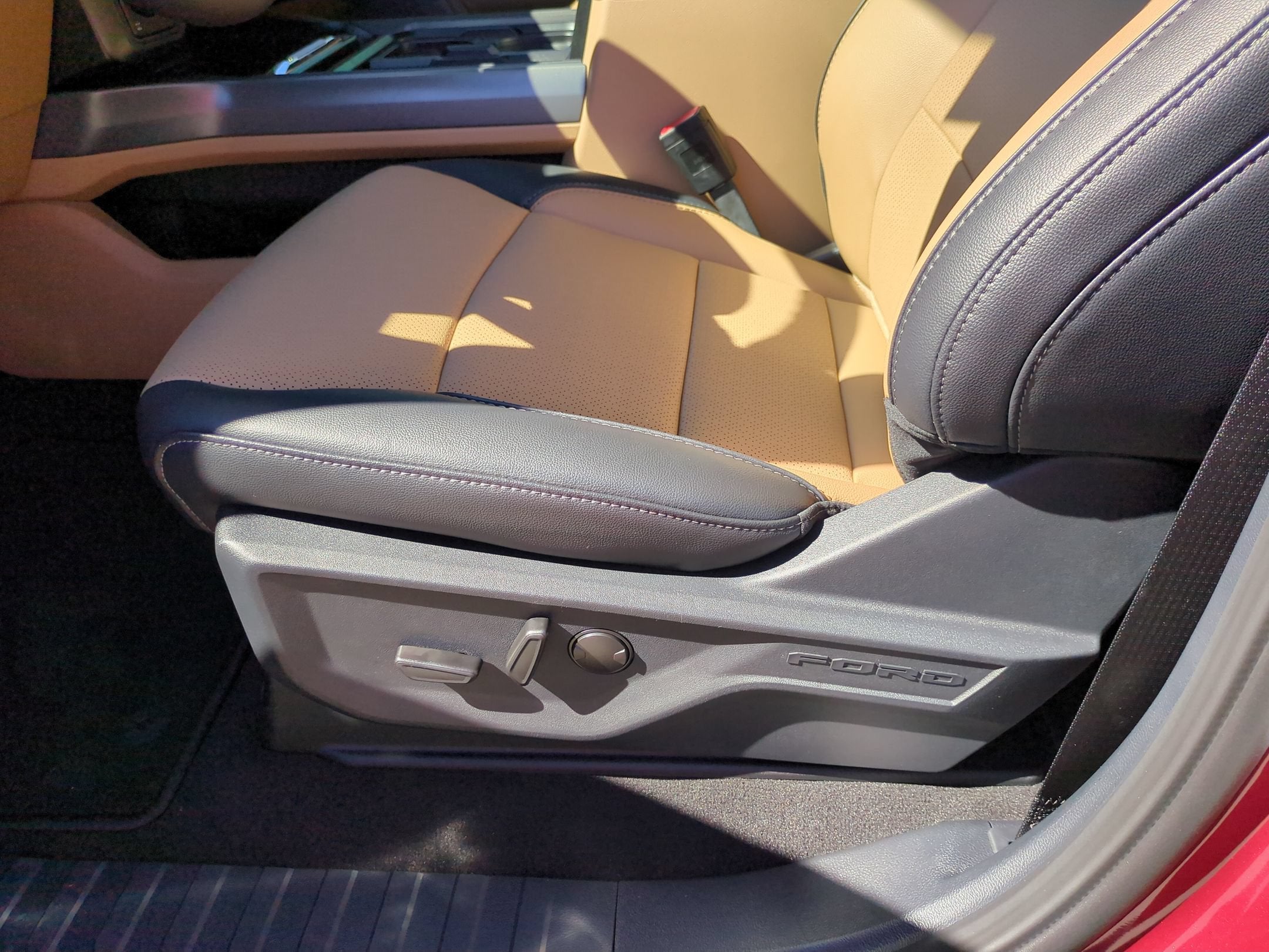 2027 Ford Super Duty F-250 SRW LARIAT