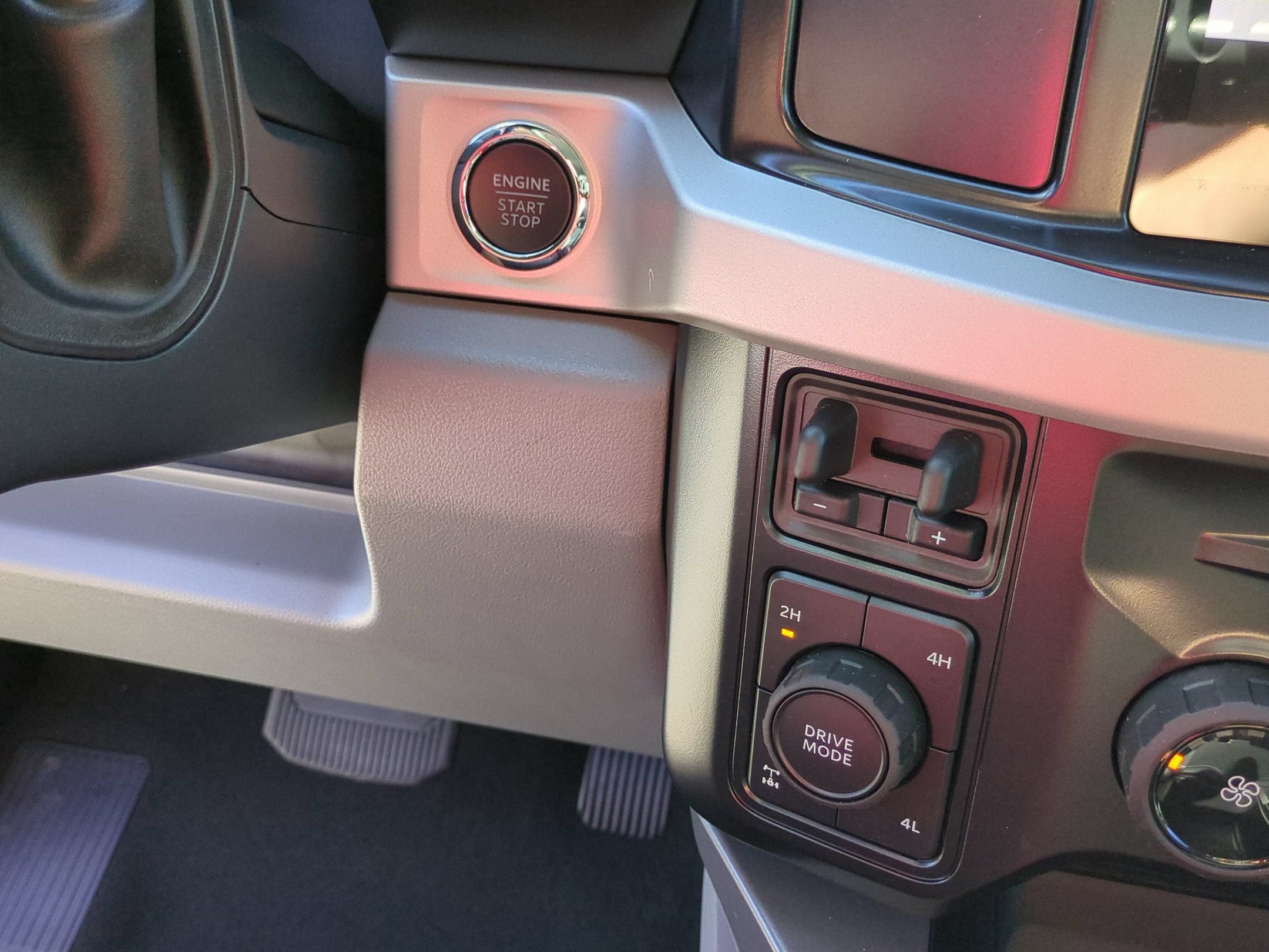 2027 Ford Super Duty F-250 SRW XLT
