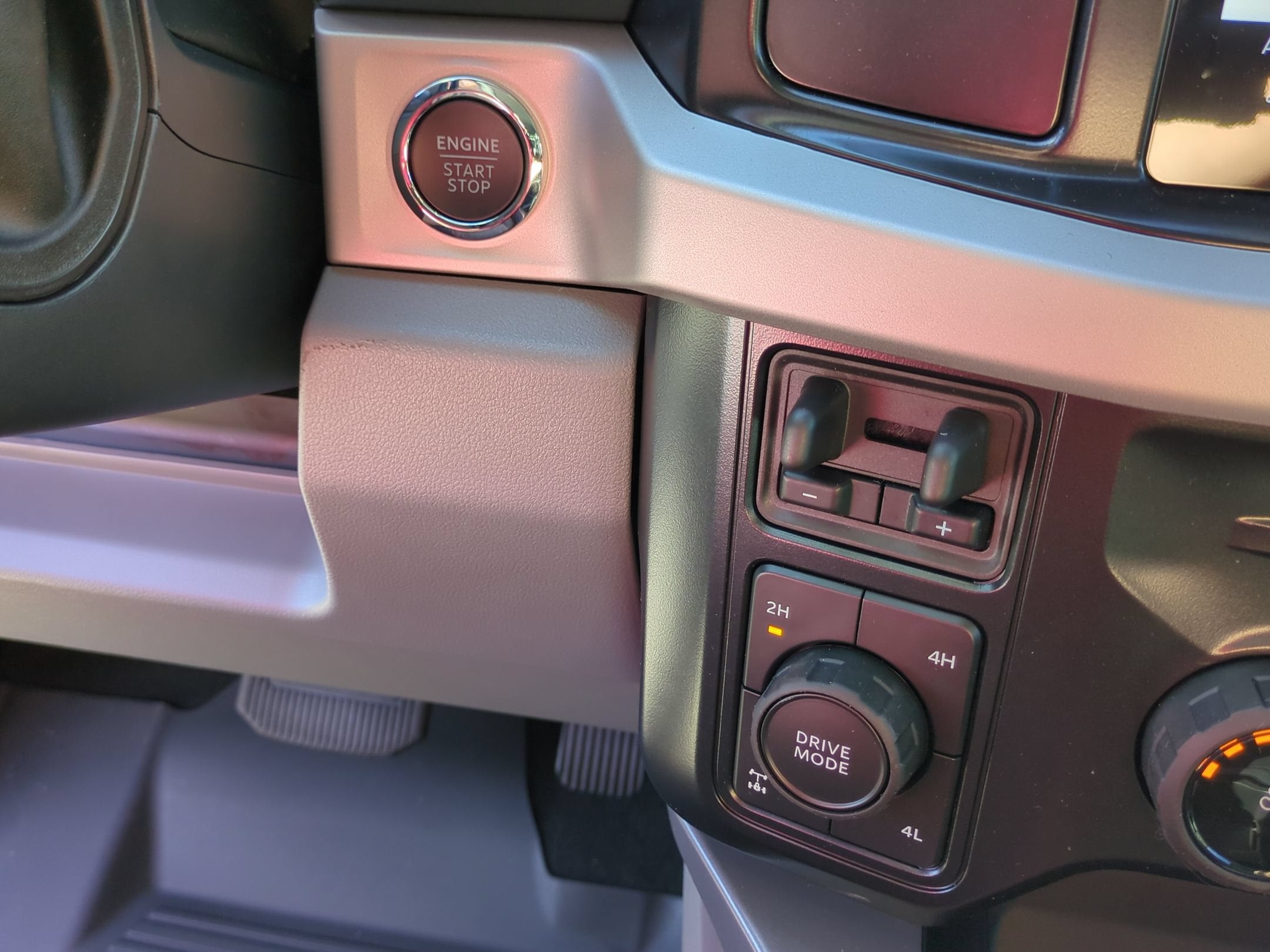 2027 Ford Super Duty F-250 SRW XLT