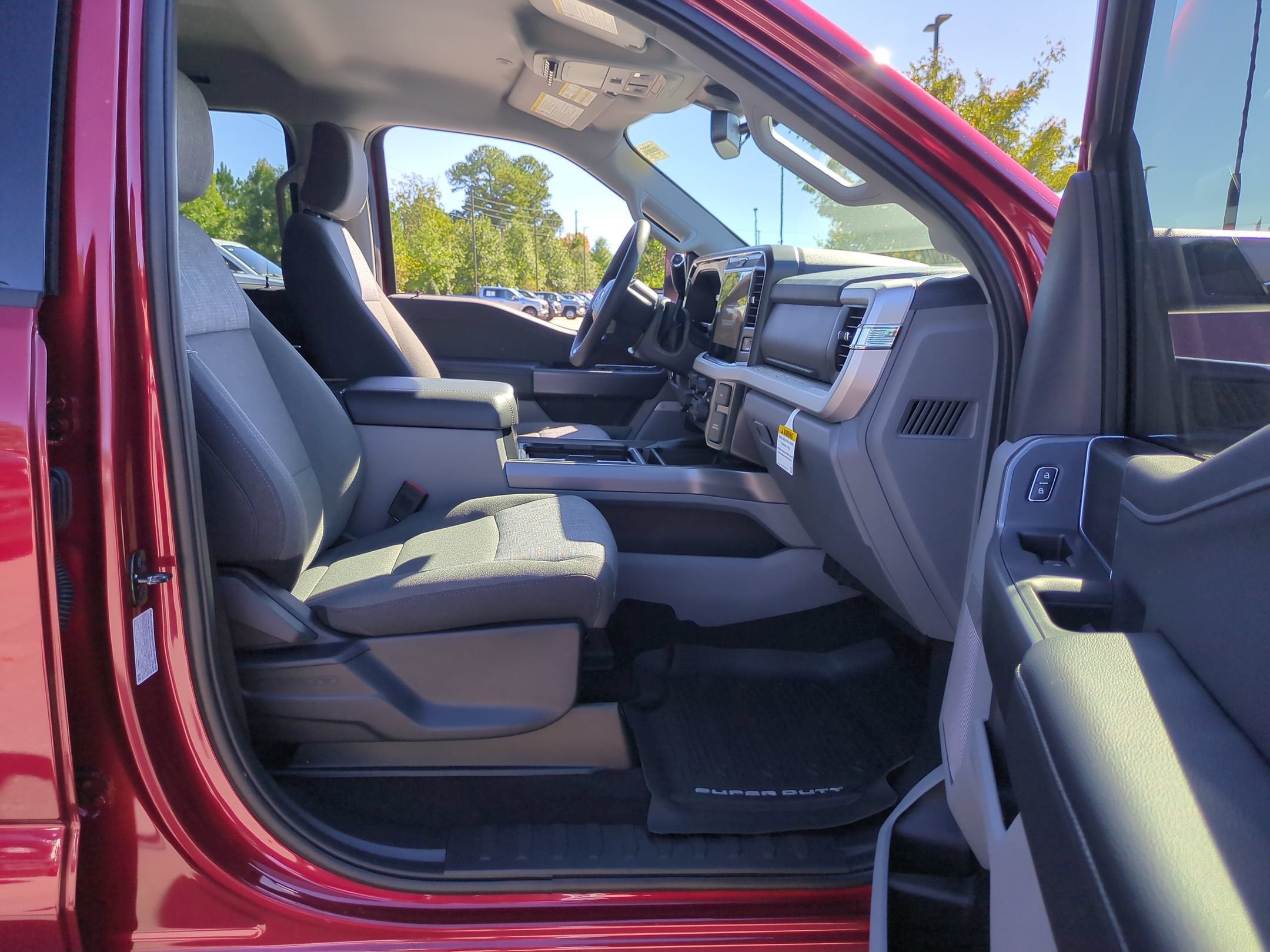 2027 Ford Super Duty F-250 SRW XLT