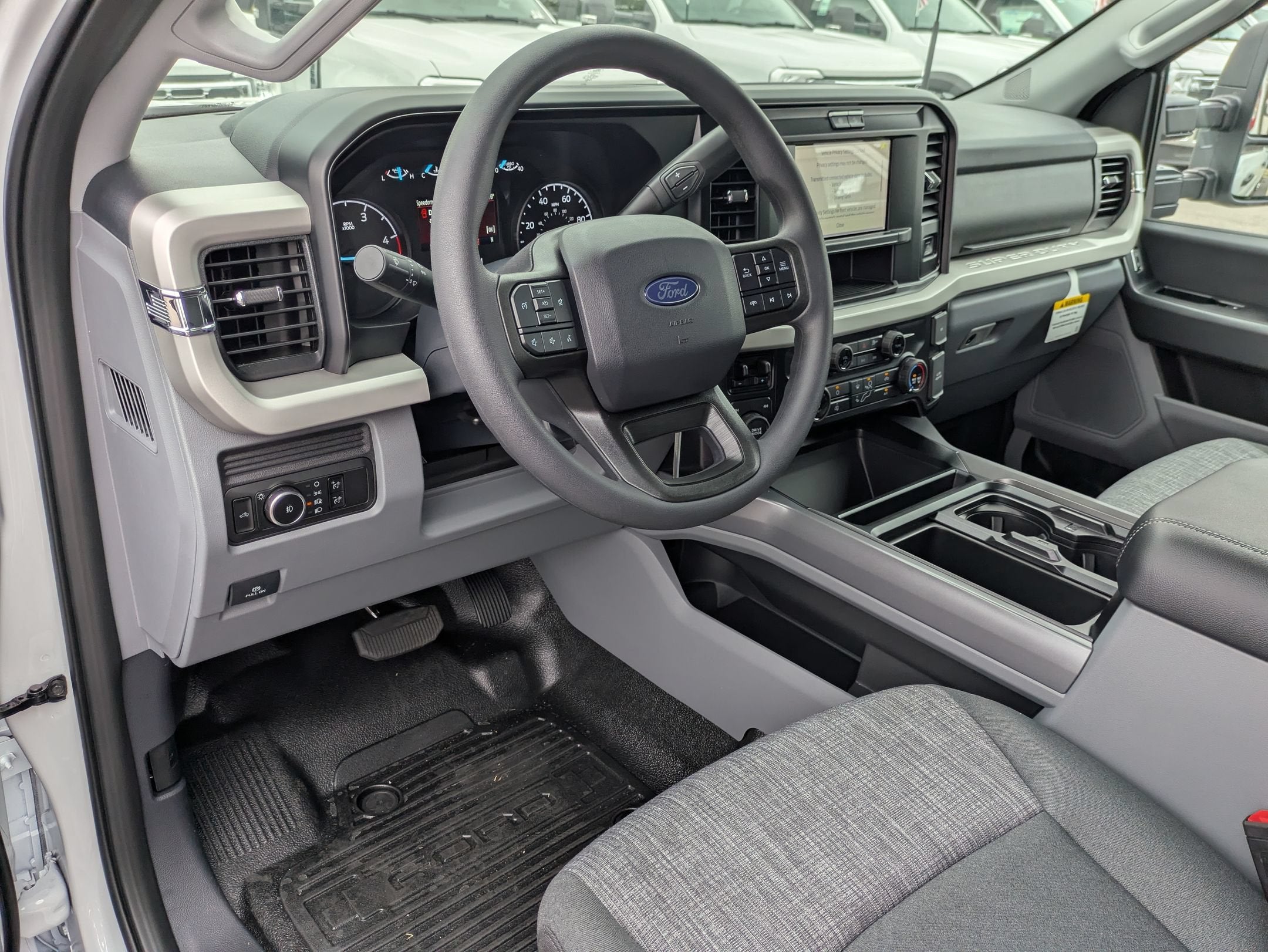 2027 Ford Super Duty F-350 SRW XLT