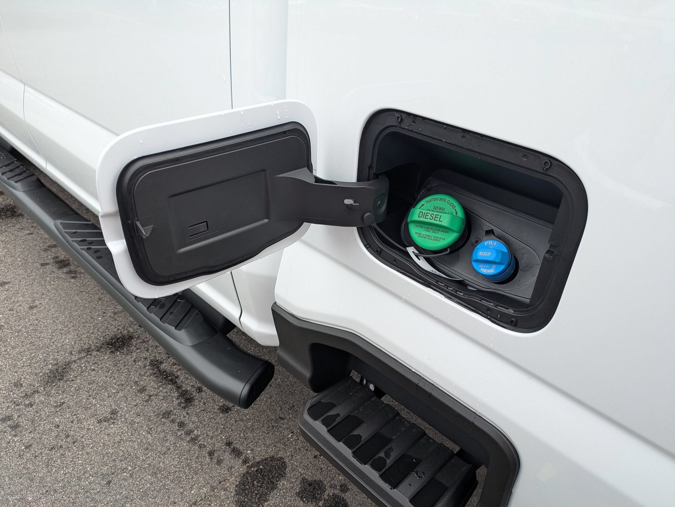2027 Ford Super Duty F-350 SRW XLT
