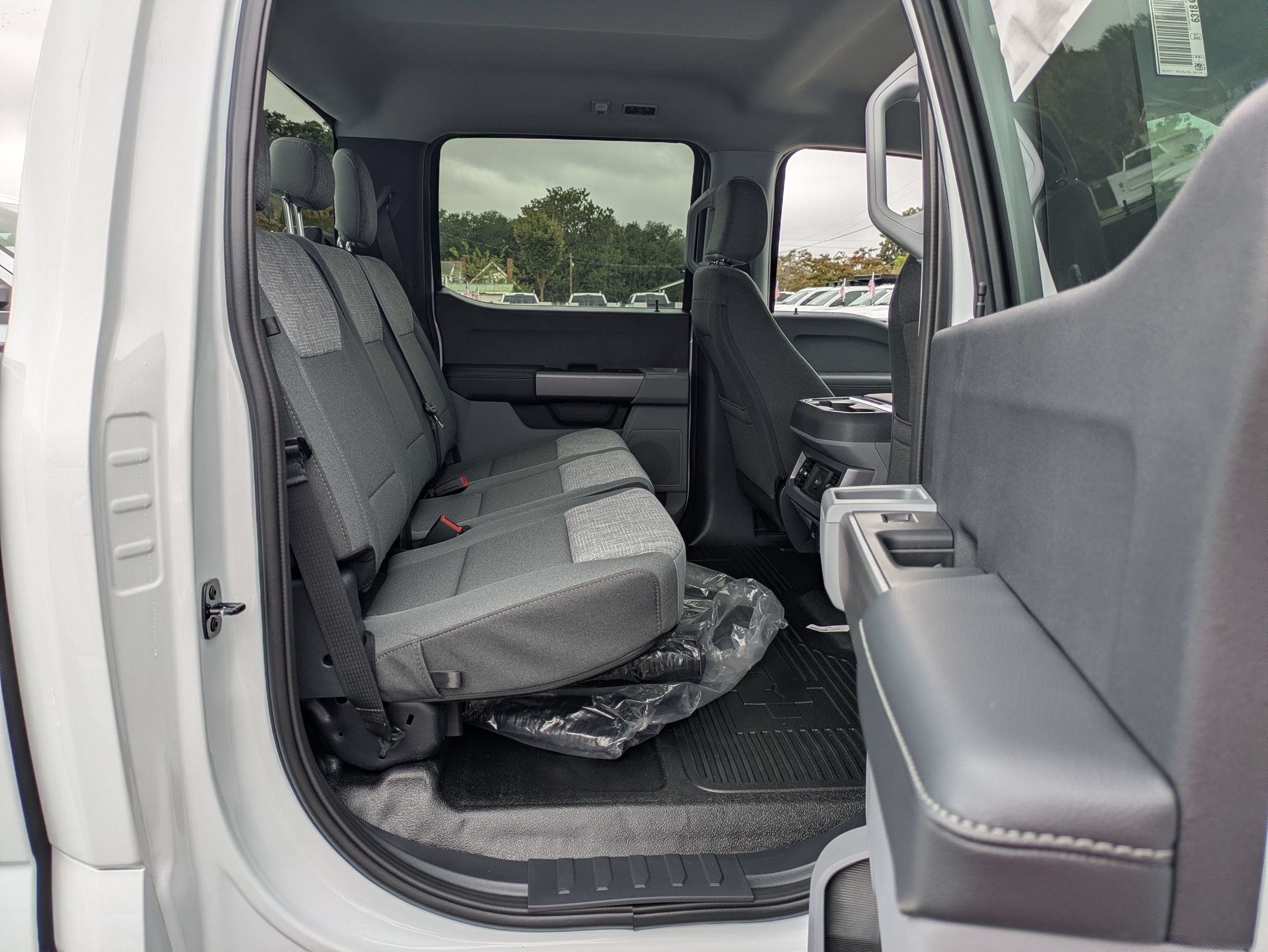 2027 Ford Super Duty F-350 SRW XLT