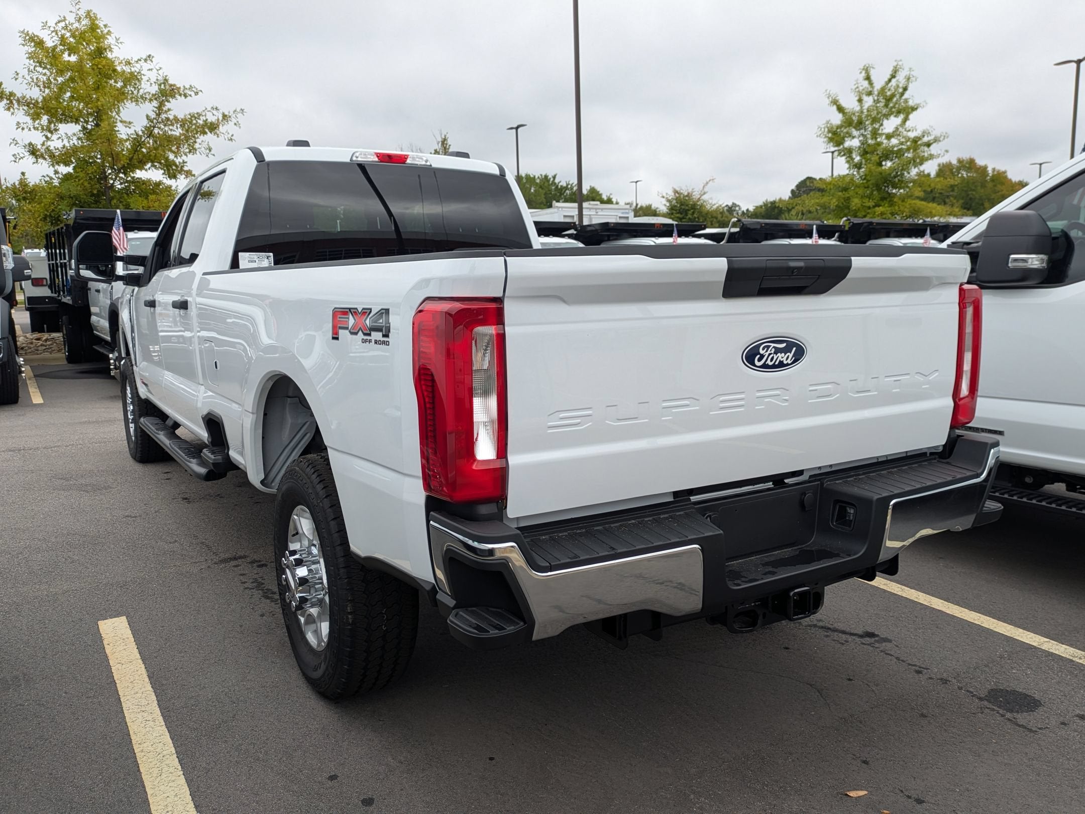 2027 Ford Super Duty F-350 SRW XLT