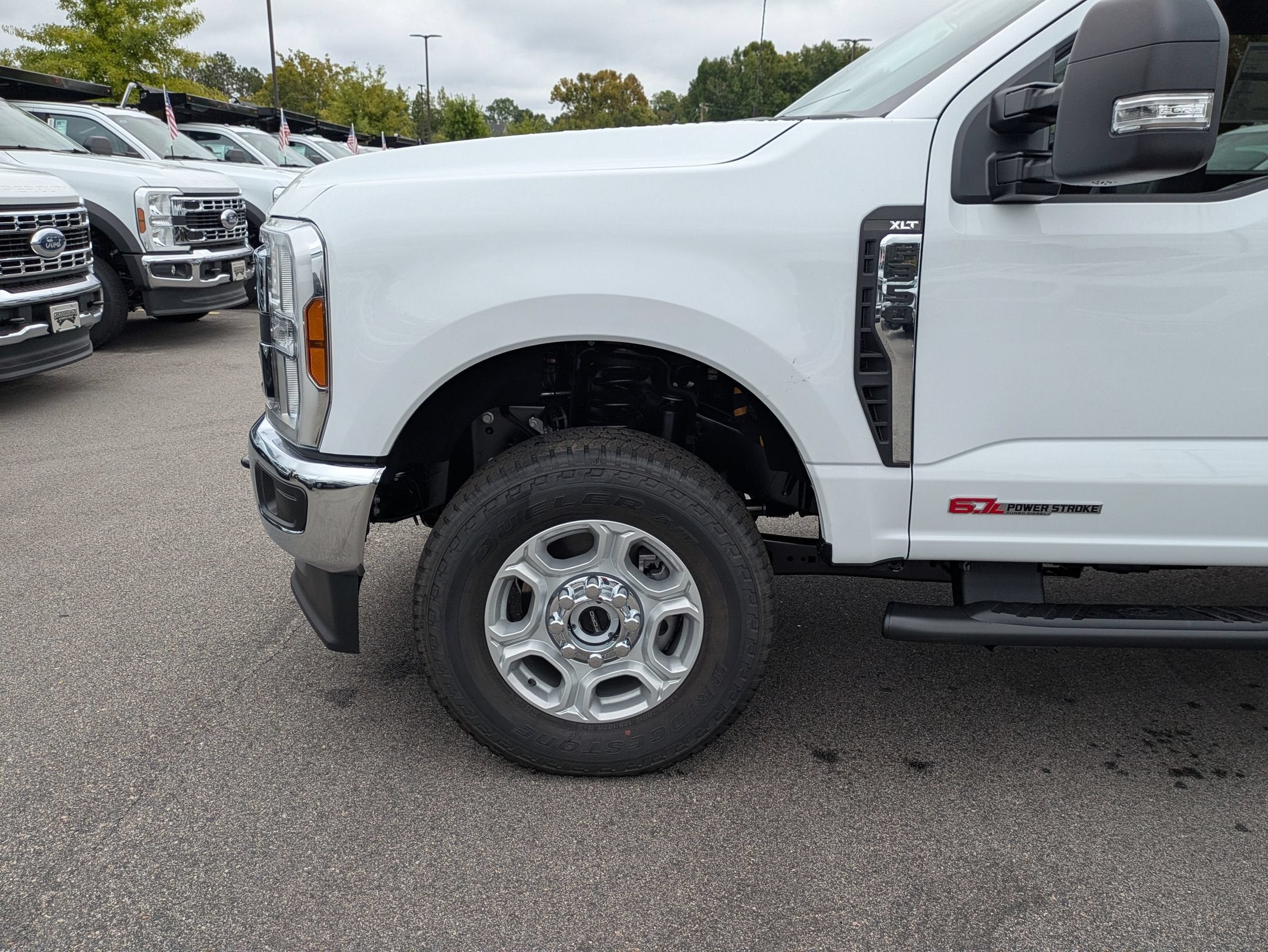 2027 Ford Super Duty F-350 SRW XLT