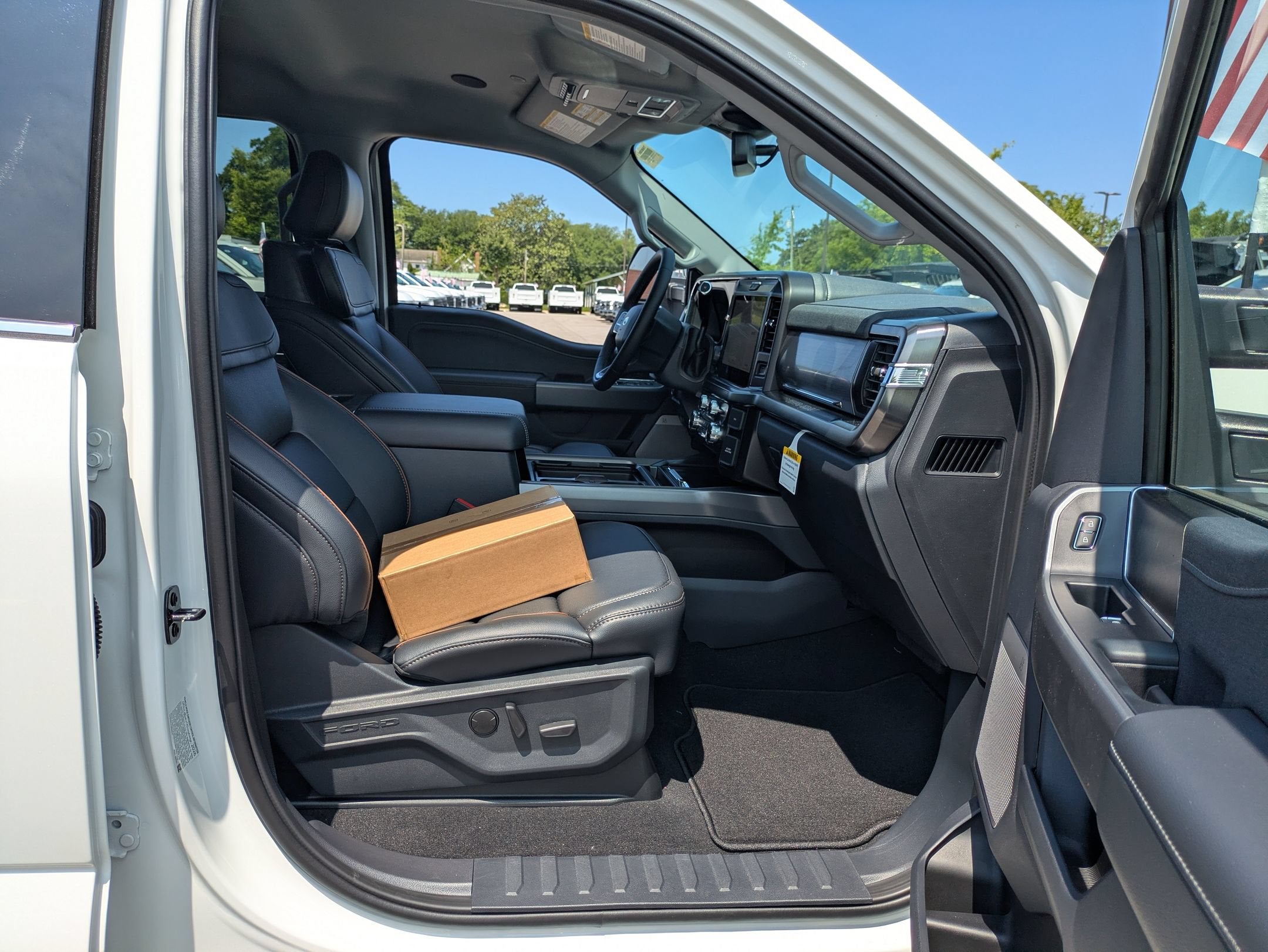 2026 Ford Super Duty F-350 SRW LARIAT