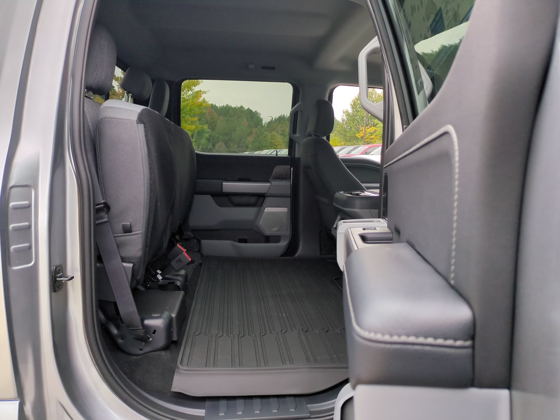 2027 Ford Super Duty F-350 SRW XLT