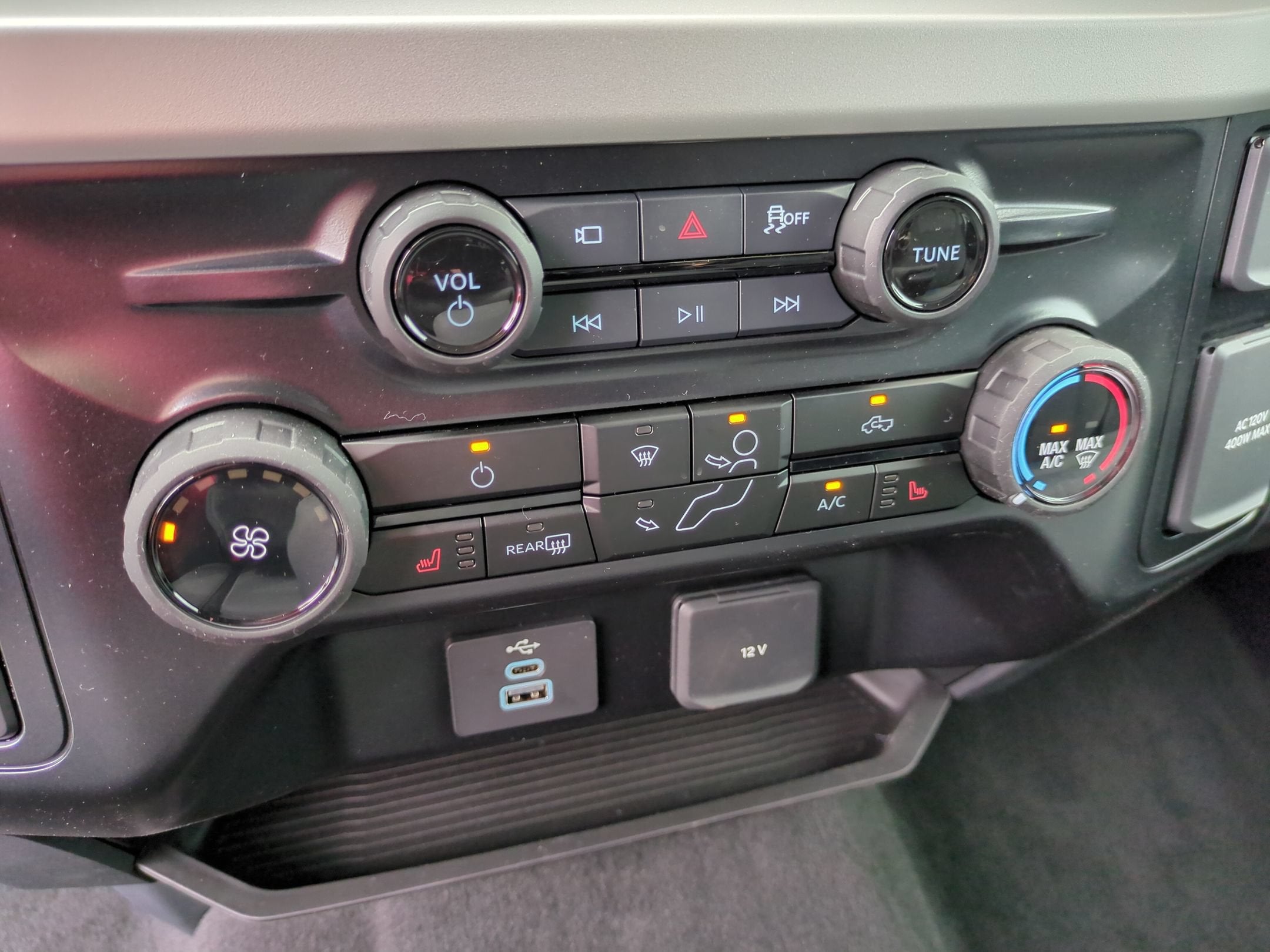 2027 Ford Super Duty F-350 SRW XLT