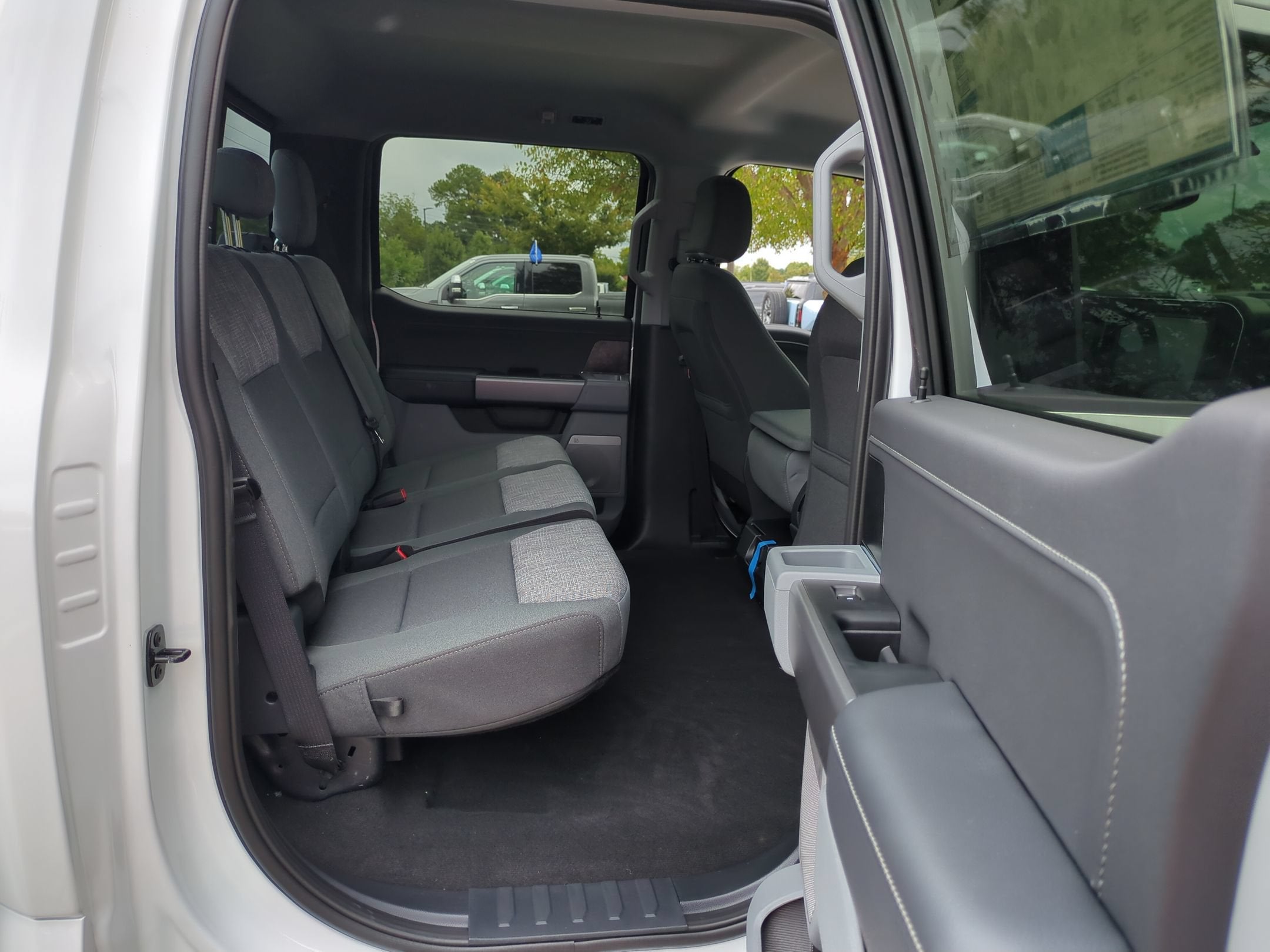 2027 Ford Super Duty F-350 SRW XLT