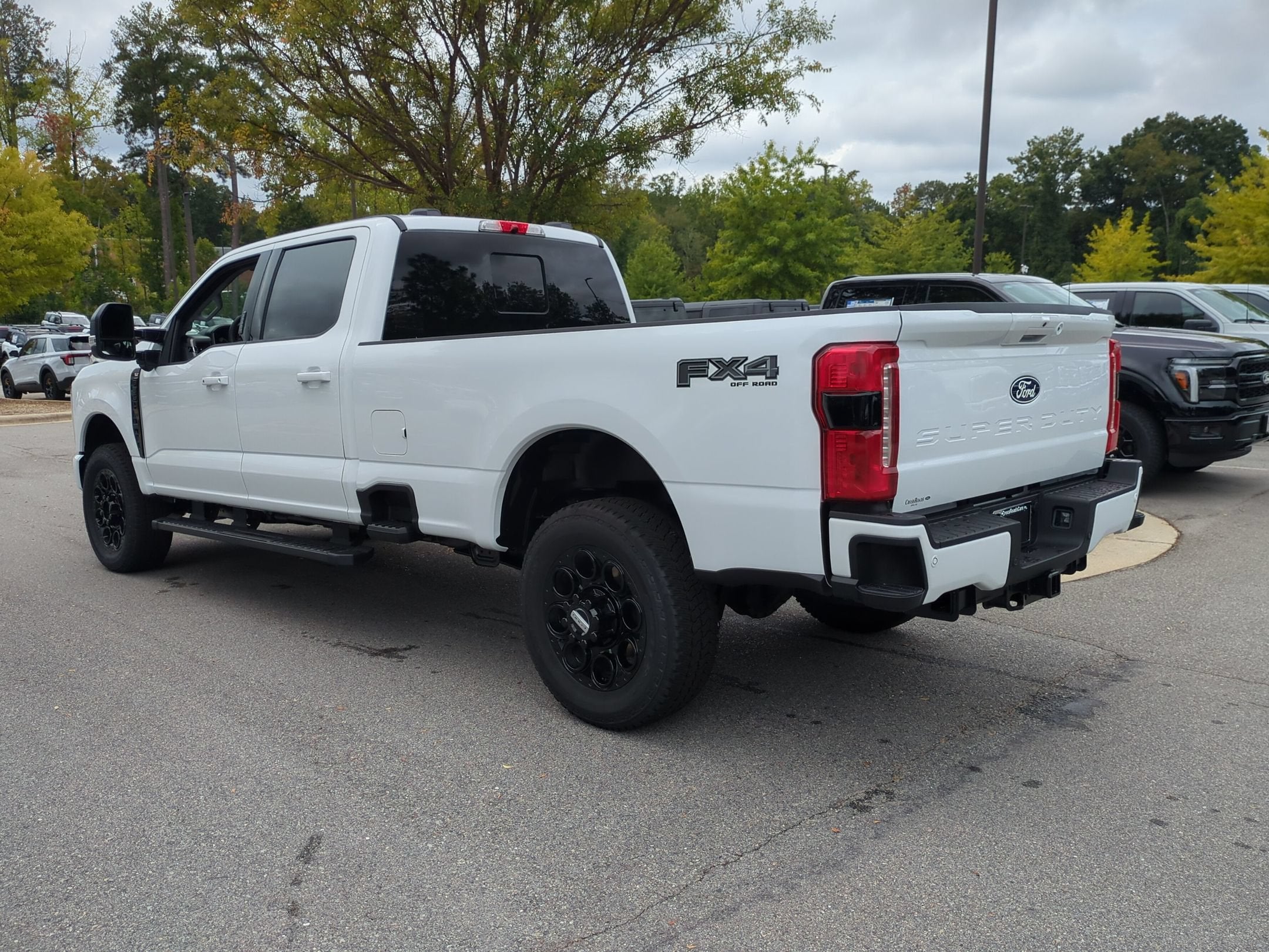 2027 Ford Super Duty F-350 SRW XLT